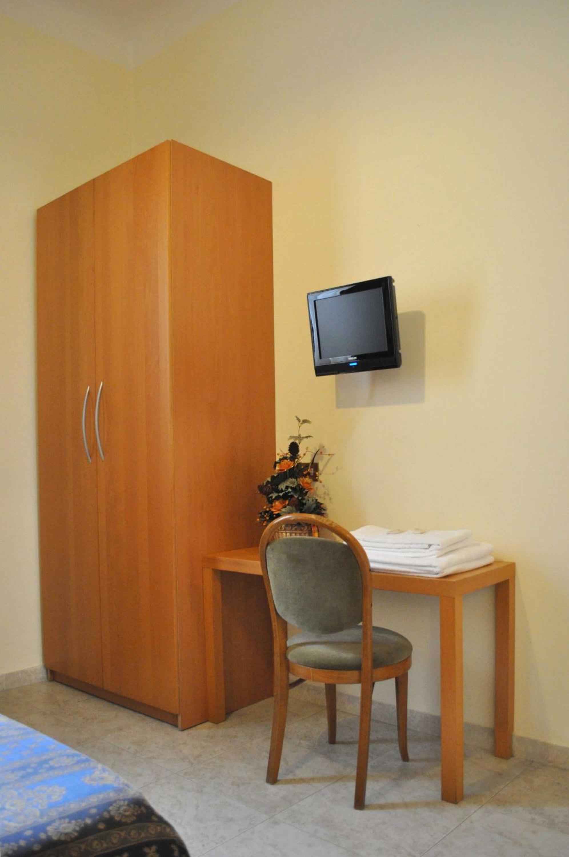 Economy Twin Room photo 1