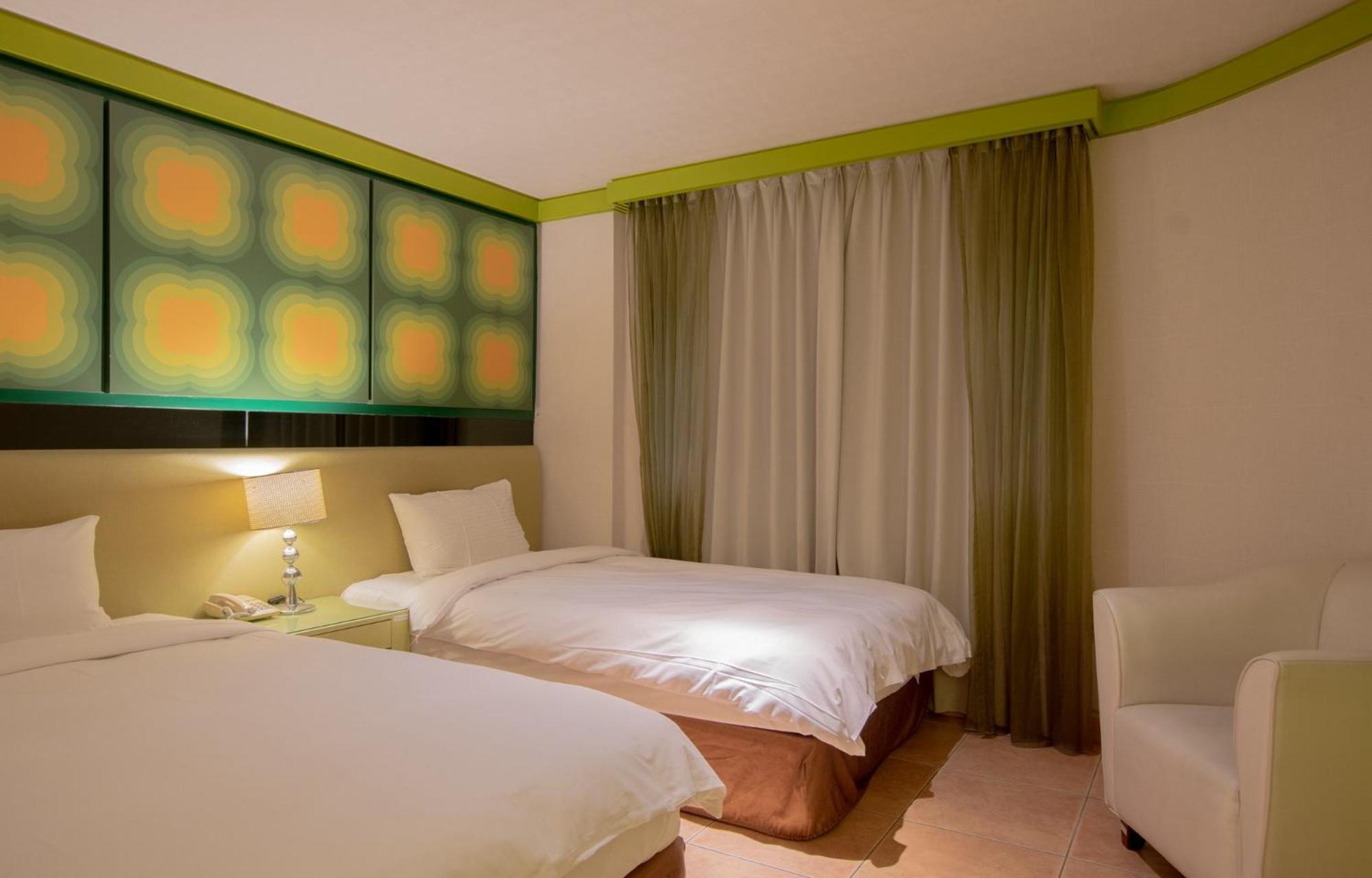 Deluxe Twin Room photo 2