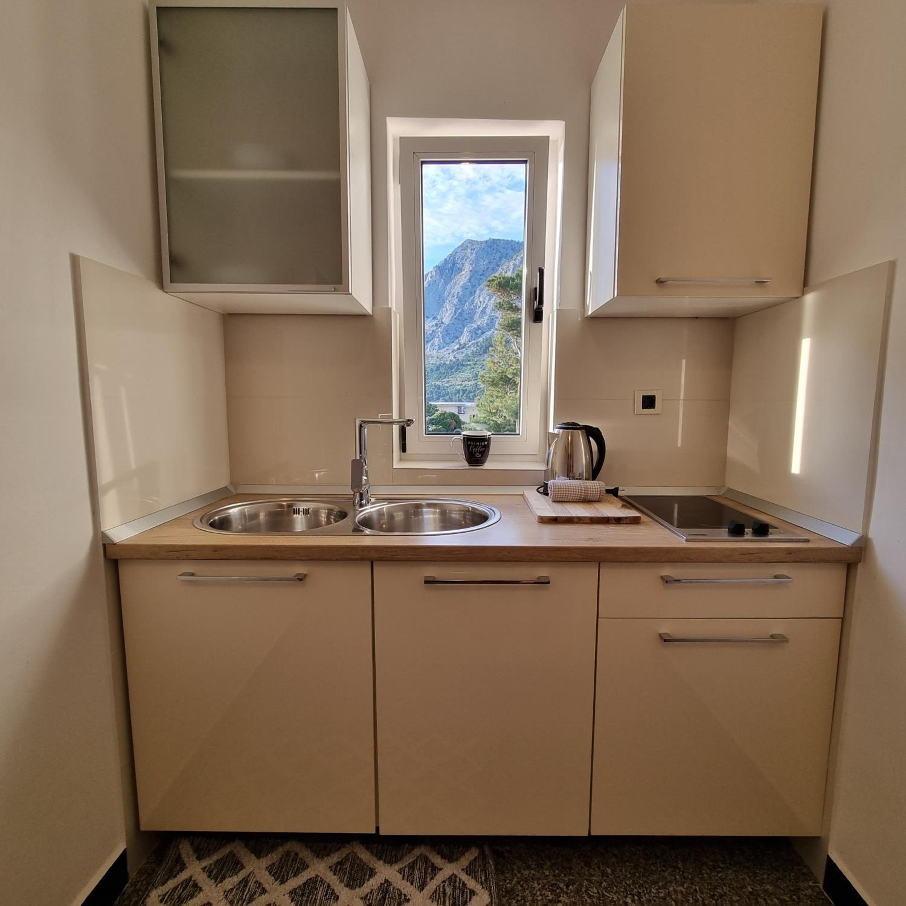 One-Bedroom Apartment with Sea View and Balcony