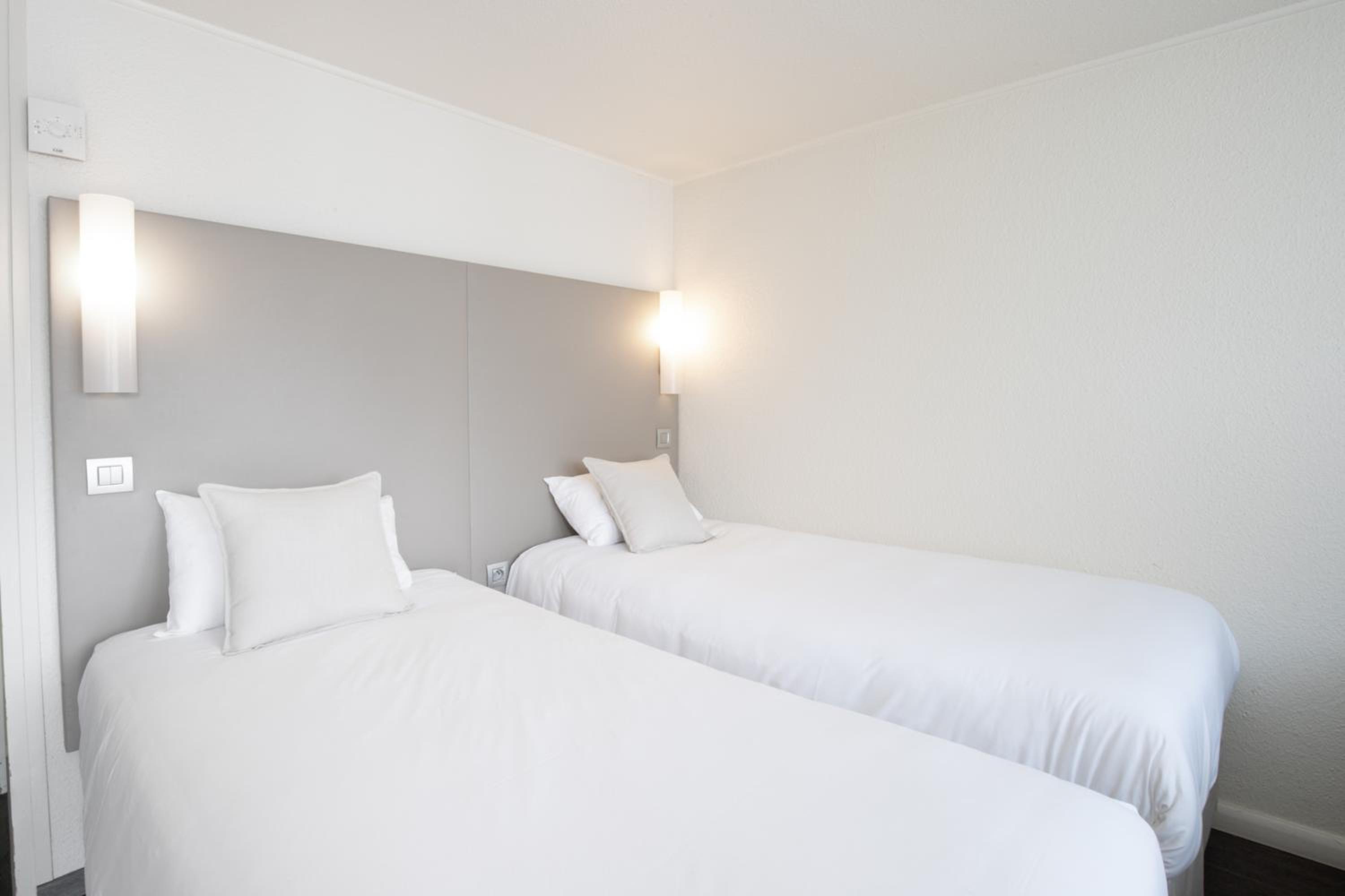 Twin Room - Photo 6