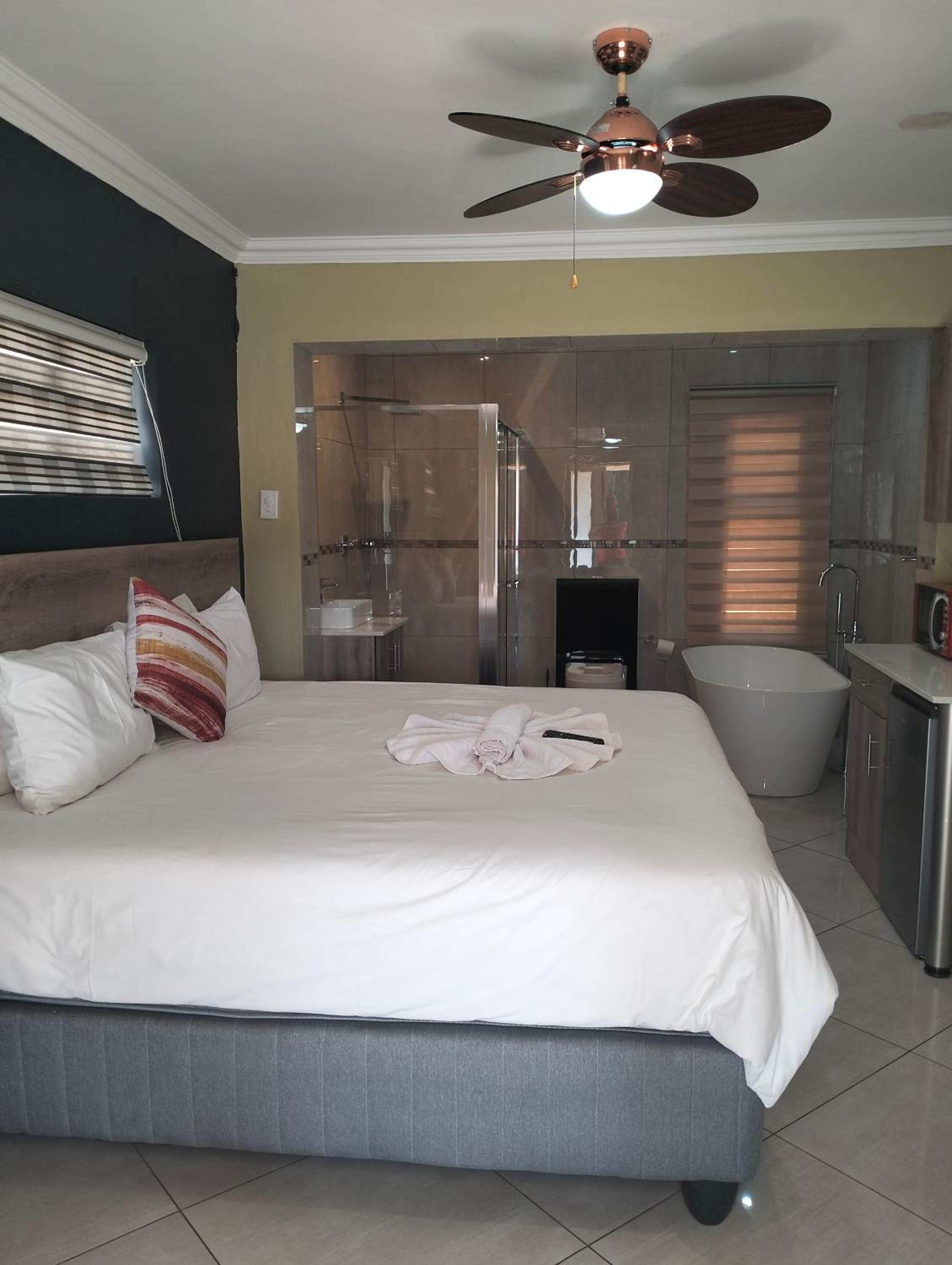 Twin Room with Bath photo 1