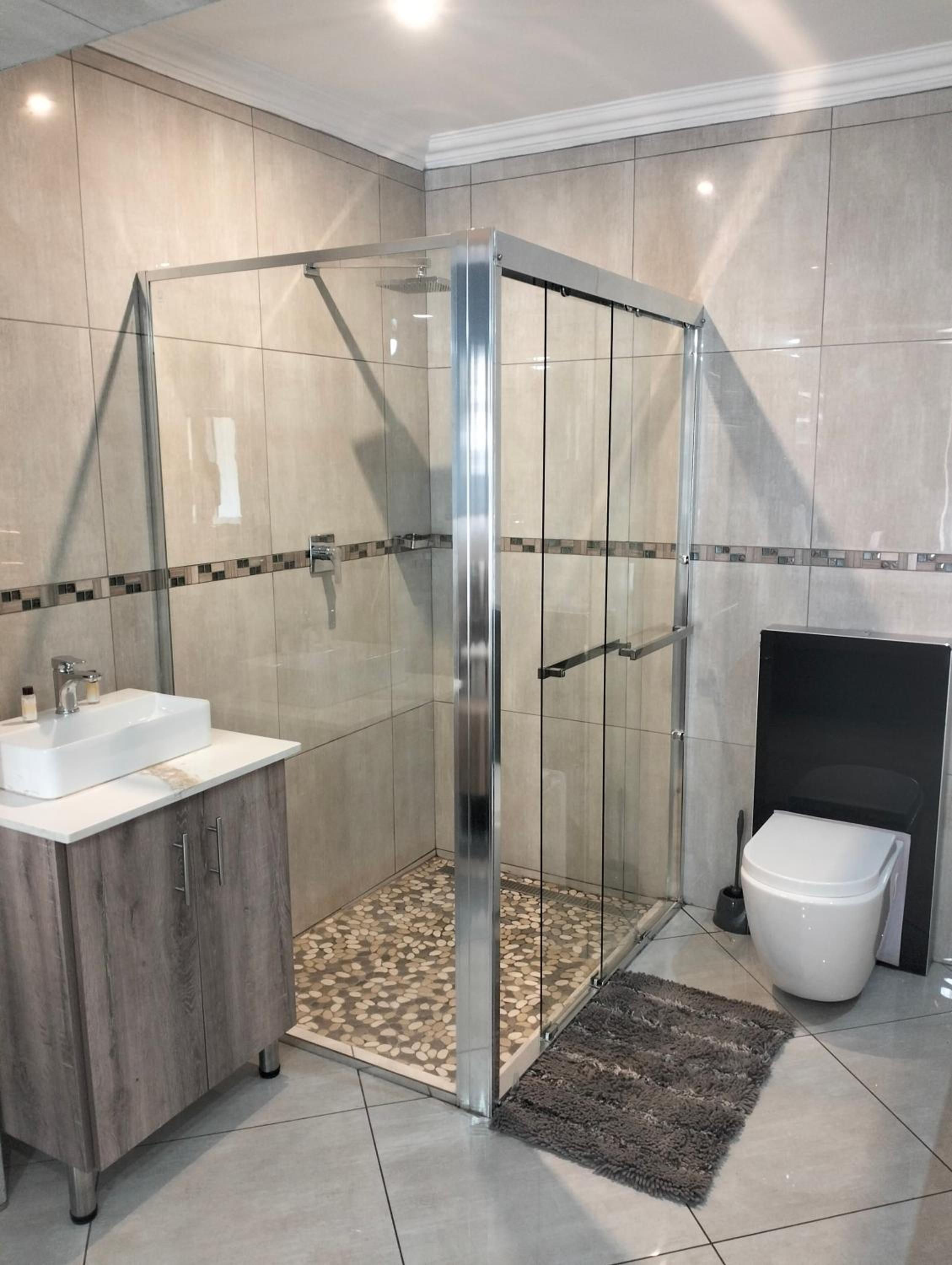 Twin Room with Bath photo 3