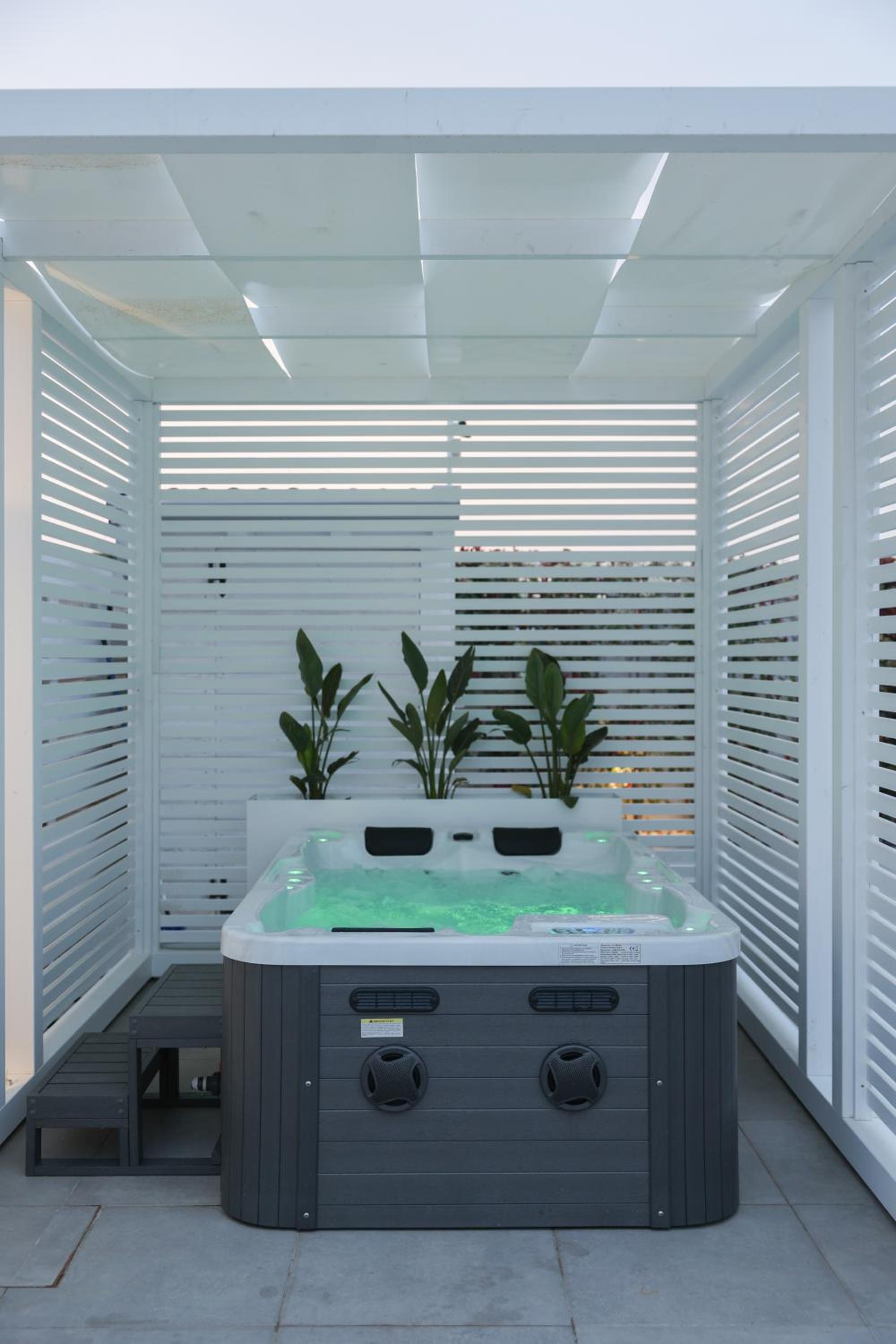 King Room with Pool View - Photo 60