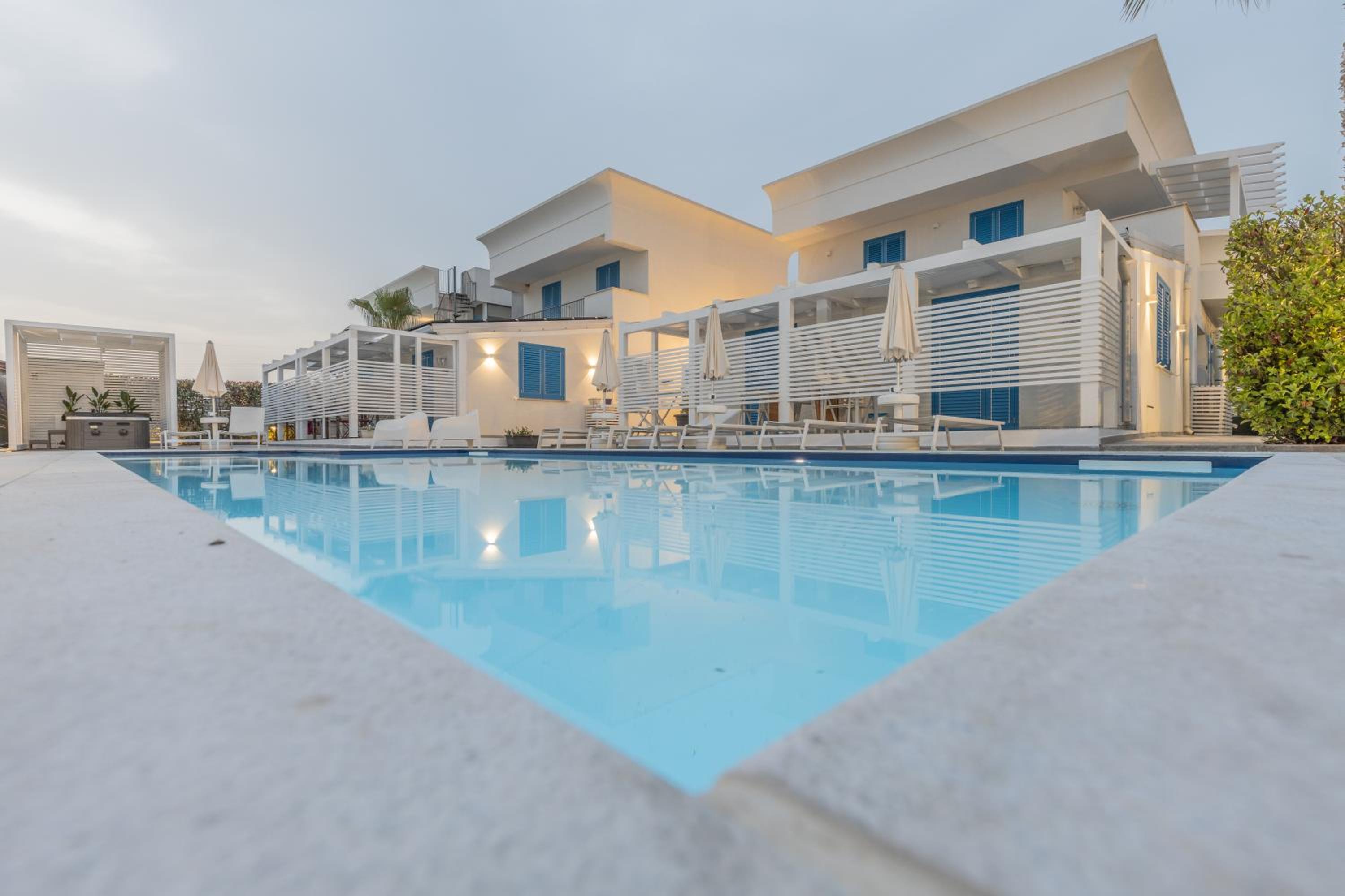 King Room with Pool View - Photo 39