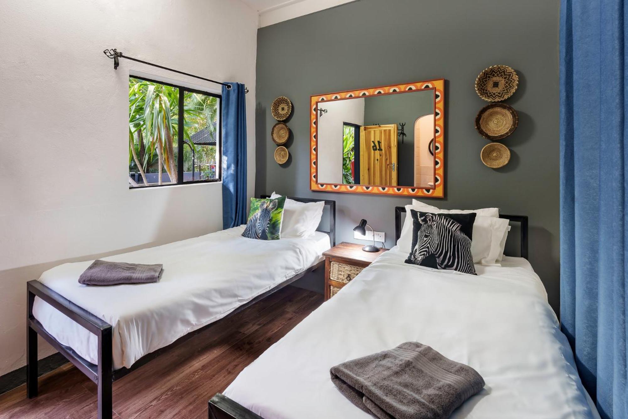 Twin Room with Shared Bathroom photo 2