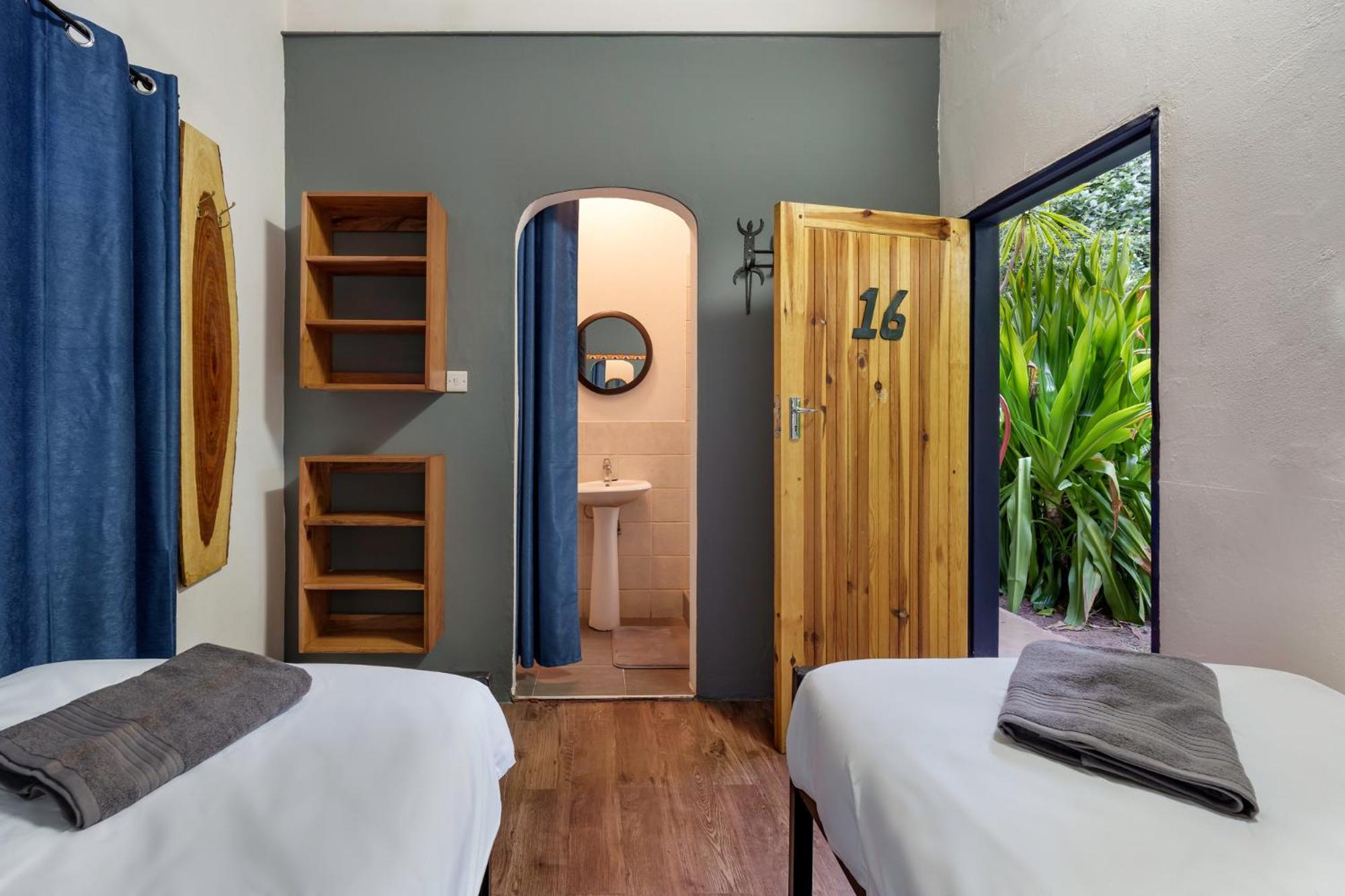 Twin Room with Bathroom photo 3