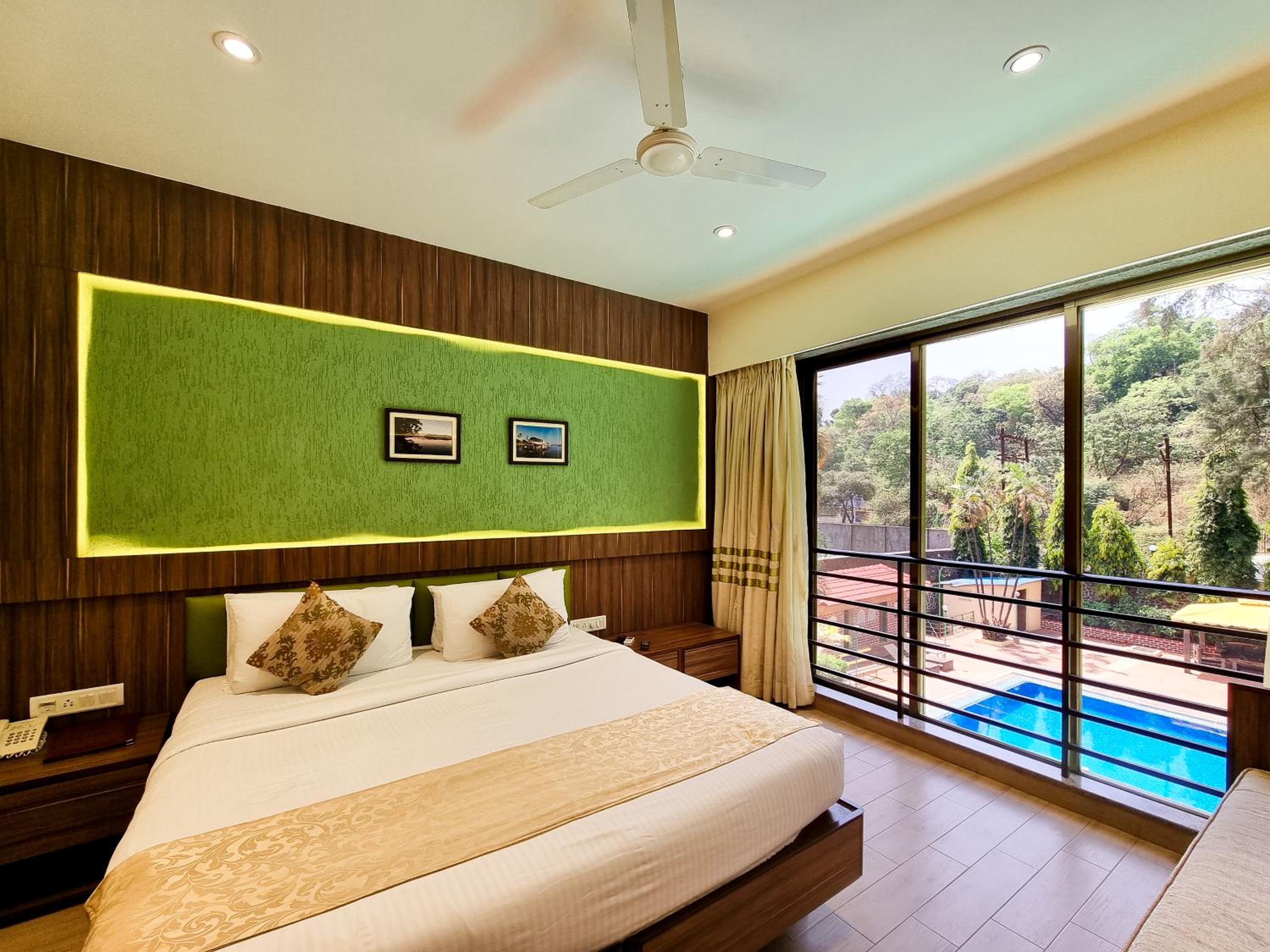 Deluxe Double or Twin Room with Pool View