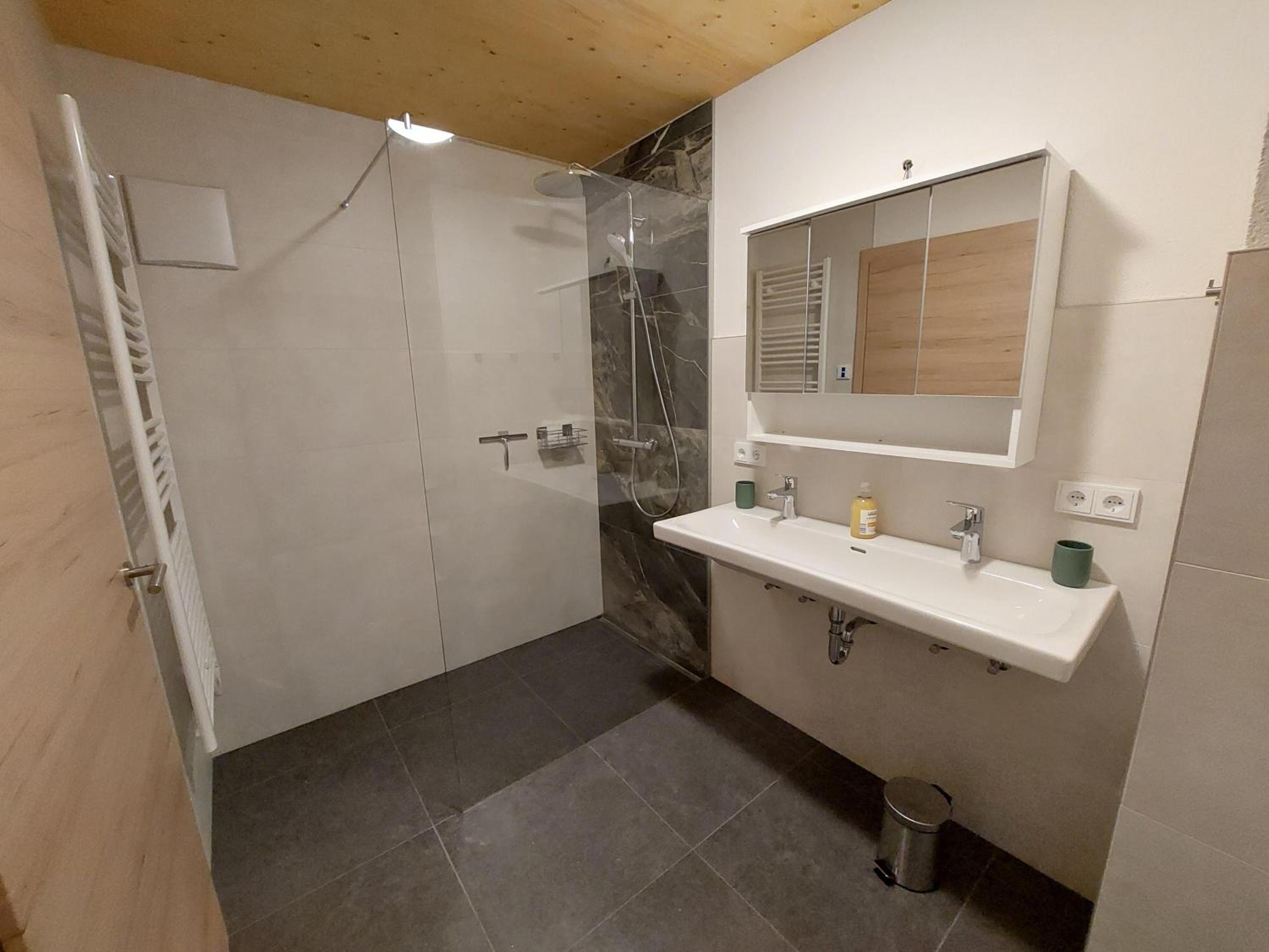 Three-Bedroom Apartment photo 2