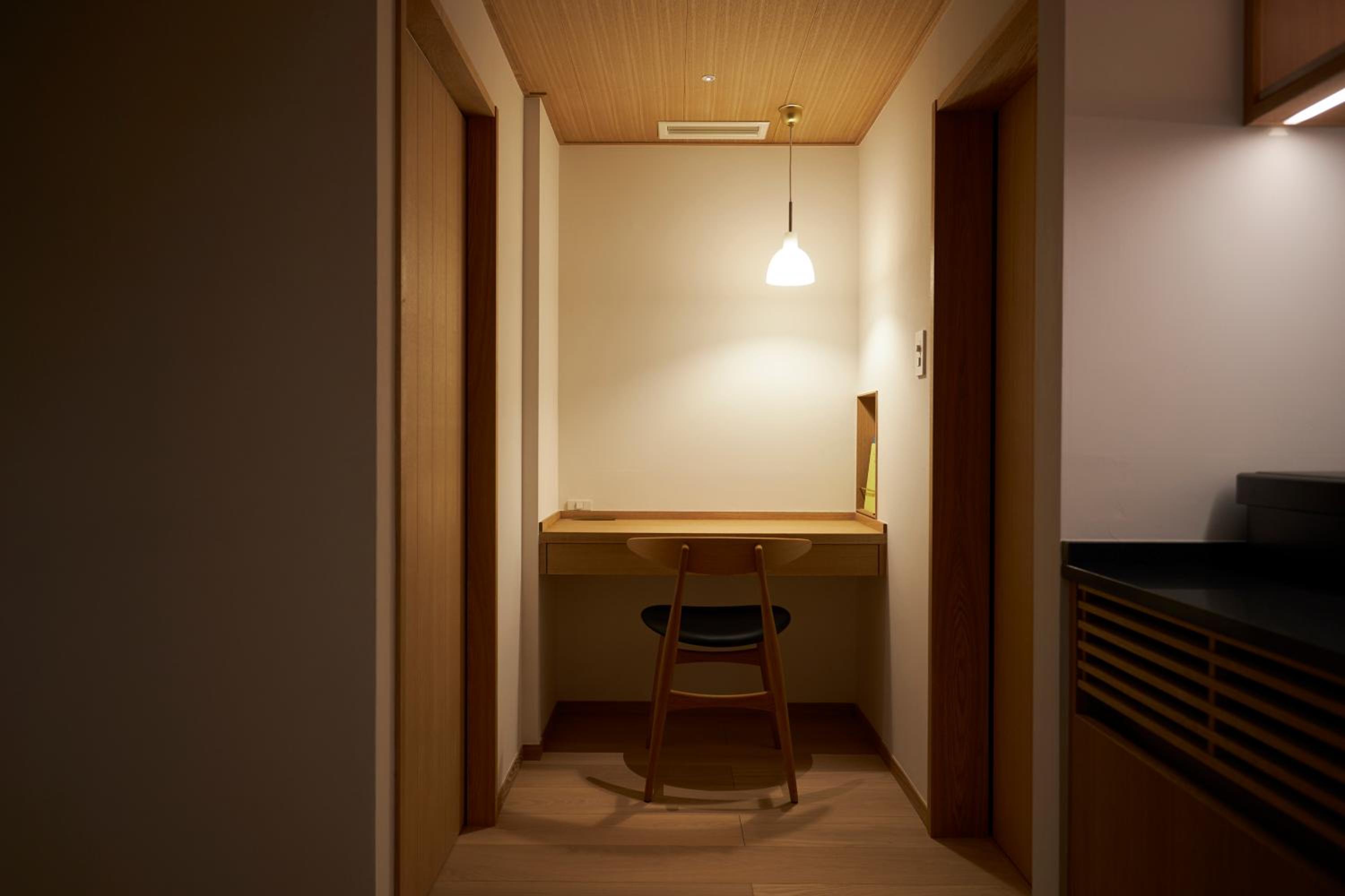 Junior Suite with King Bed with Private Hot Spring thumbnail 6
