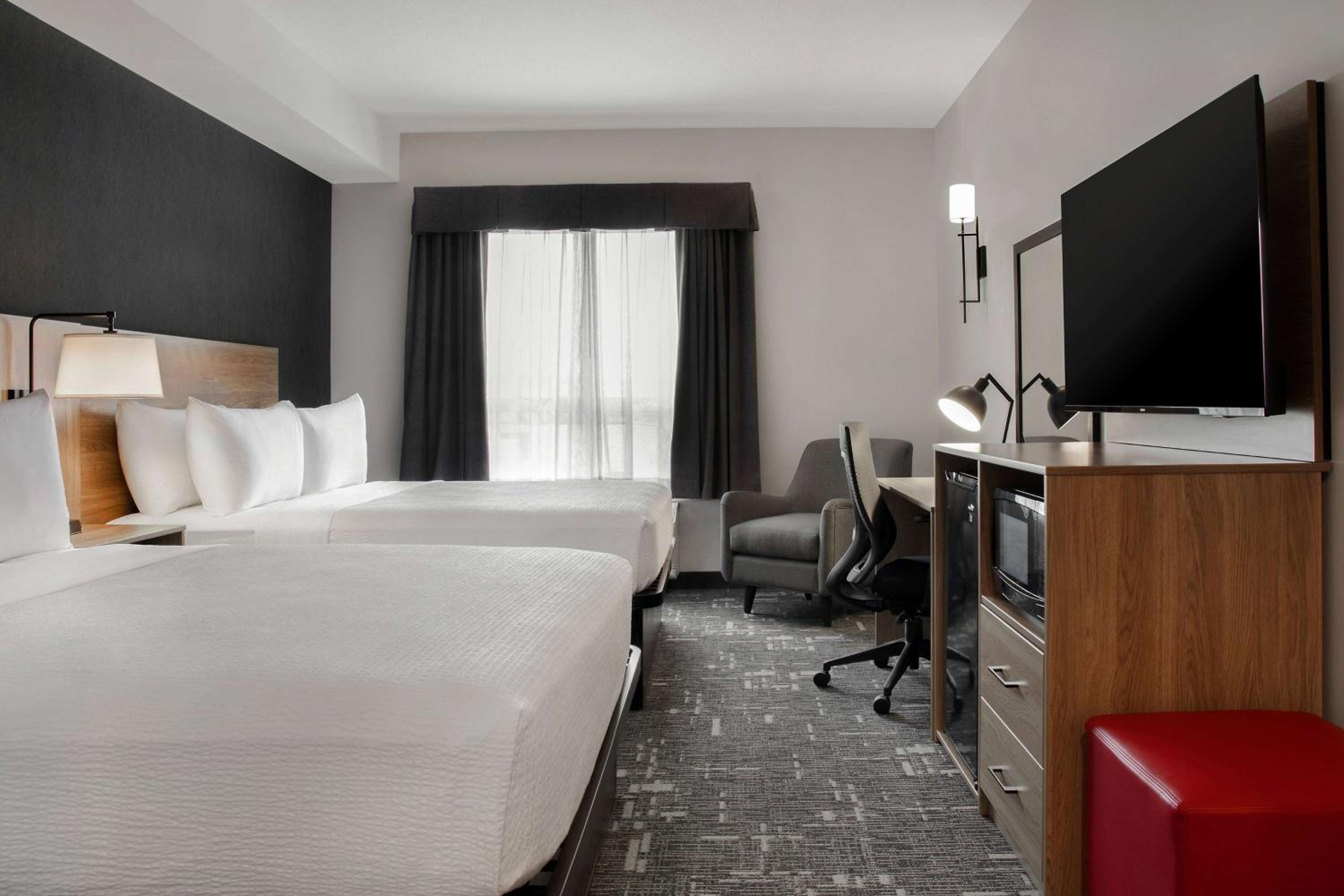 Queen Room With Two Queen Beds - Non-Smoking
