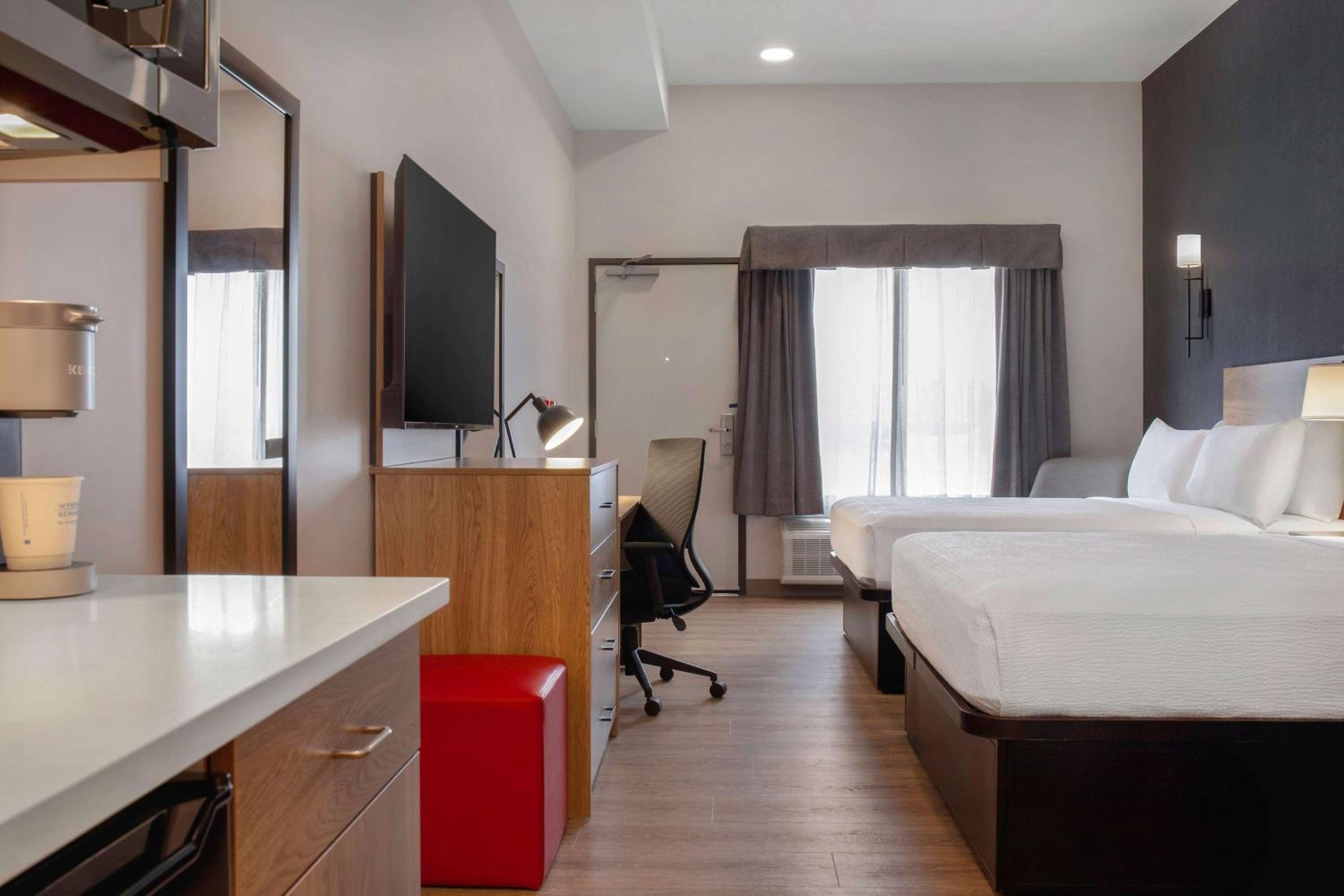 2 Queen Beds, Efficiency Room, Ground Floor, Non-Smoking