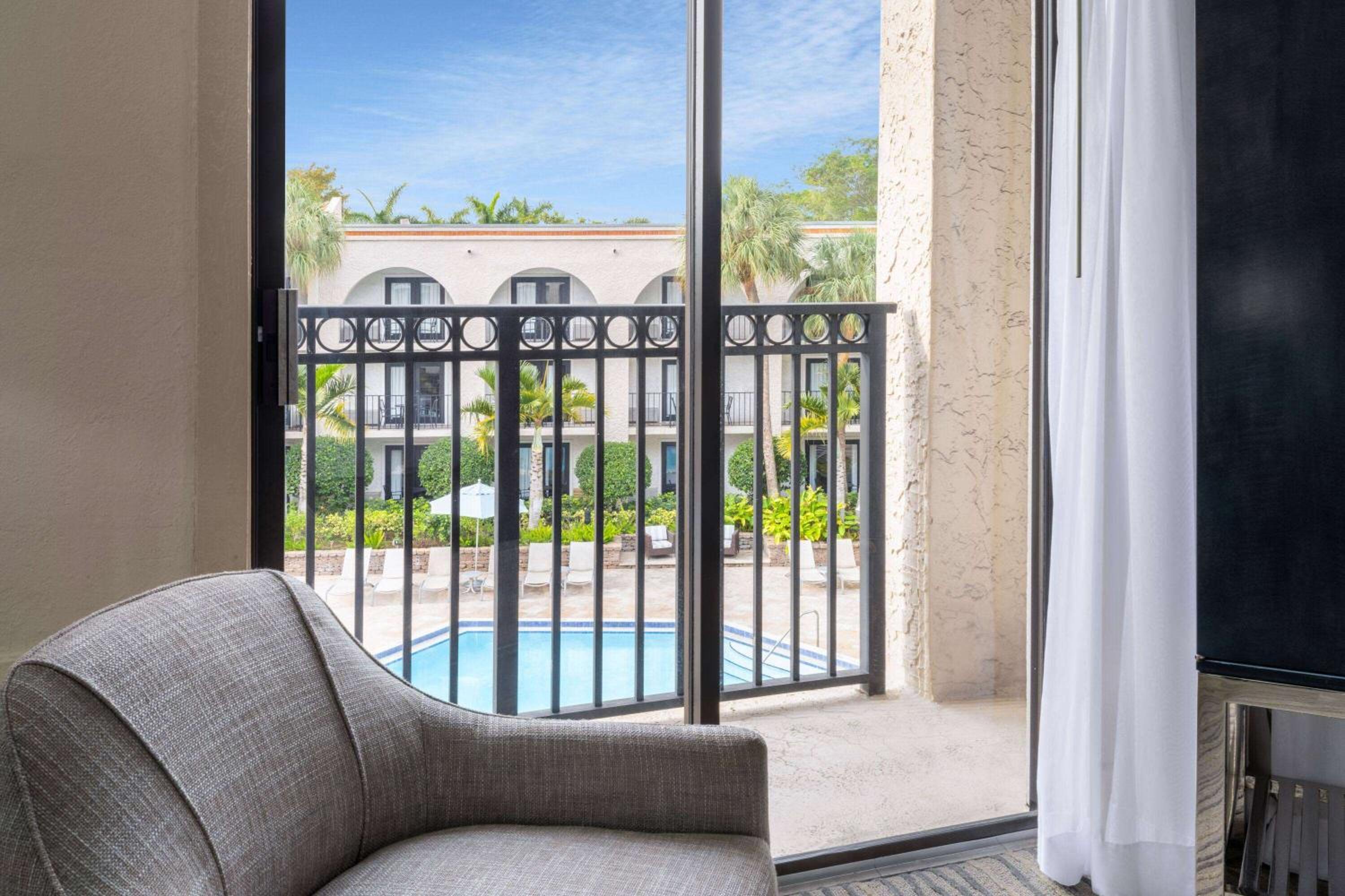 Wellness King Room with Pool View - Non-Smoking photo 3