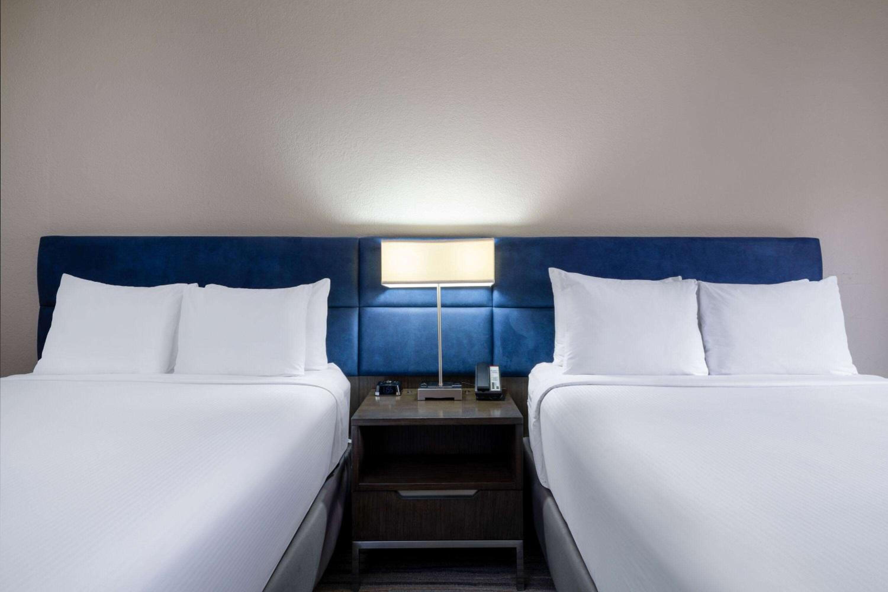Double Room with Two Double Beds and Pool View - Non-Smoking photo 2