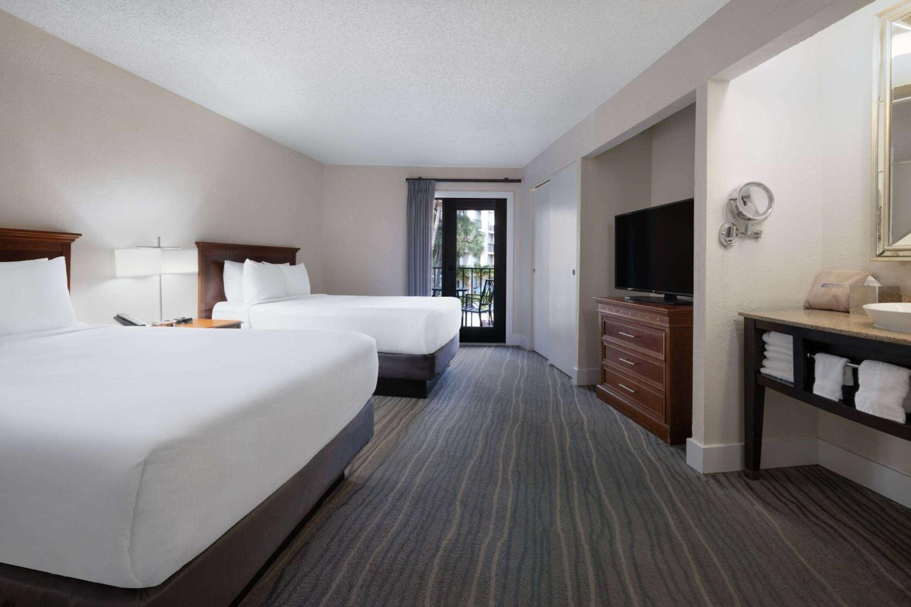 Studio Suite with Two Double Beds and Pool View - Non-Smoking photo 3
