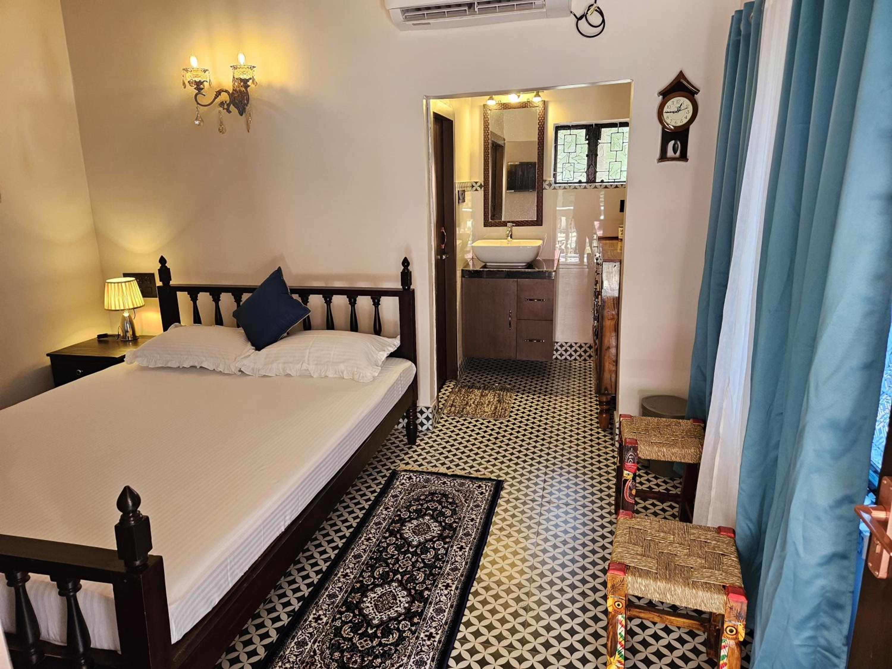 Queen Room with Pool View