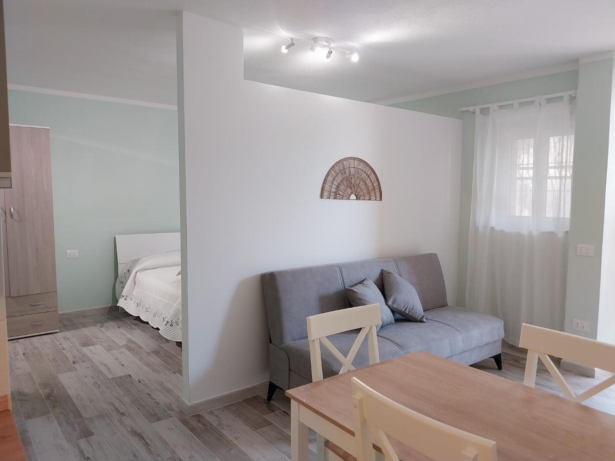 One-Bedroom Apartment photo 2