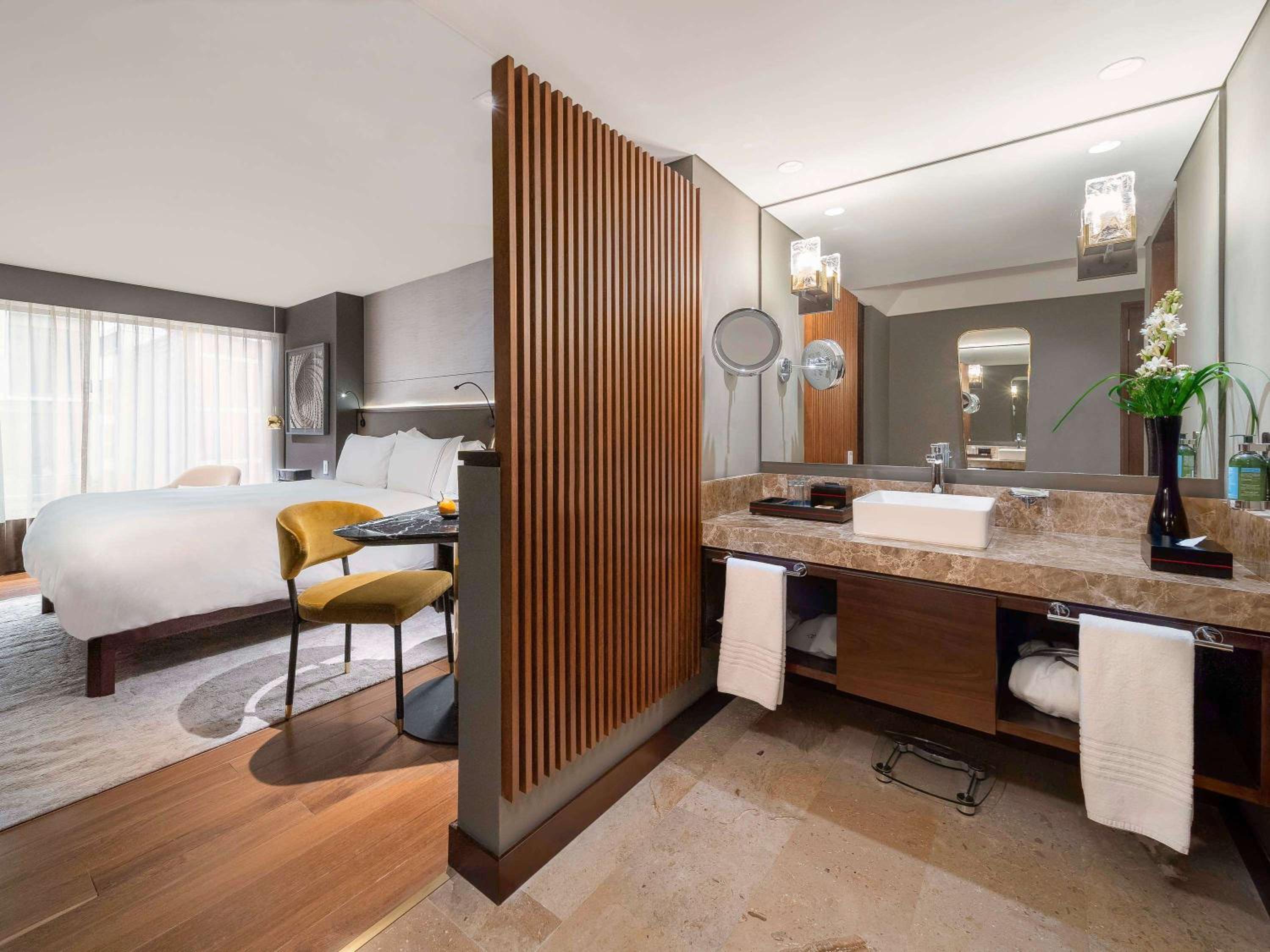 Luxury King Room photo 3