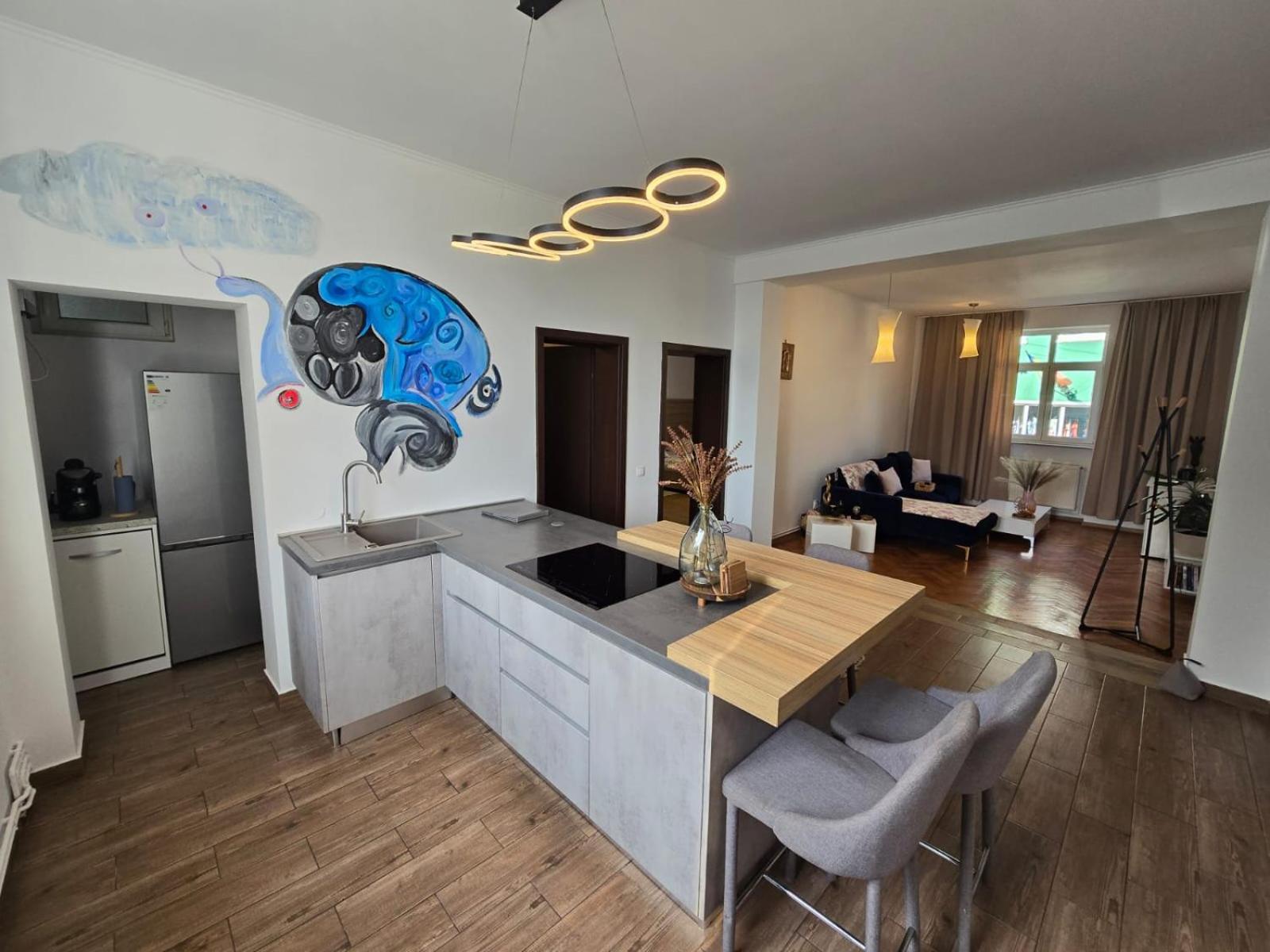 Deluxe Double Room (2 Adults + 1 Child) - Photo 3