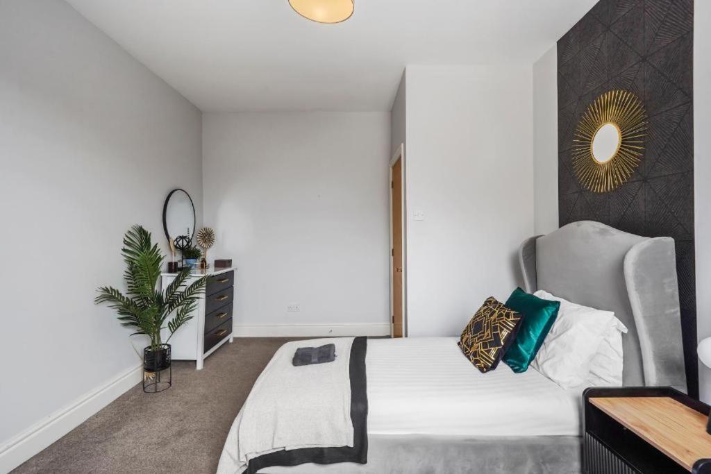 Three-Bedroom House photo 2