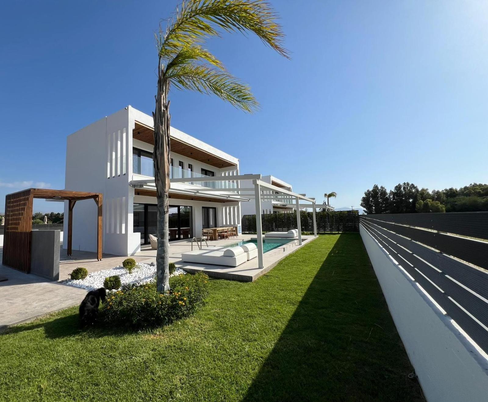 Three-Bedroom Villa photo 3