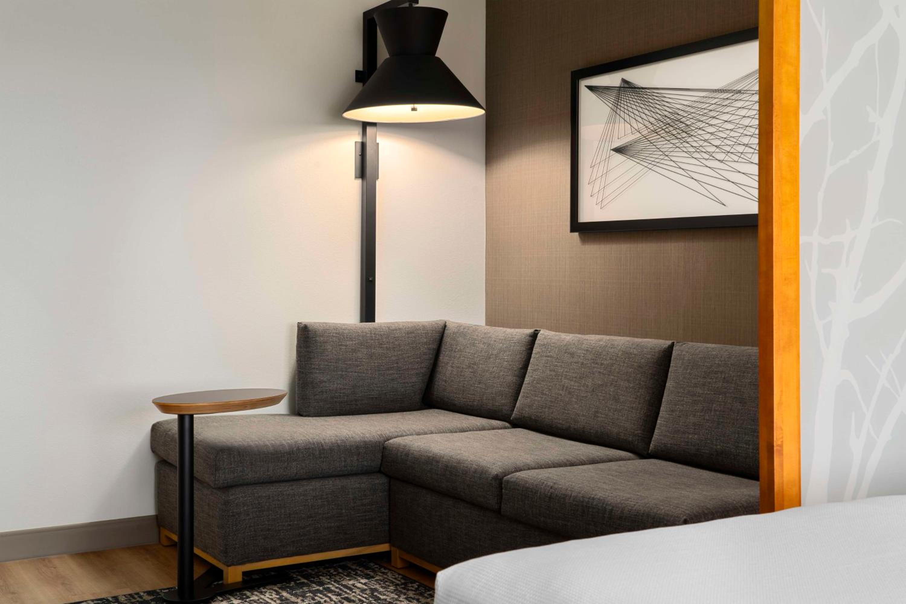 Queen Room with Two Queen Beds and Sofa Bed photo 2