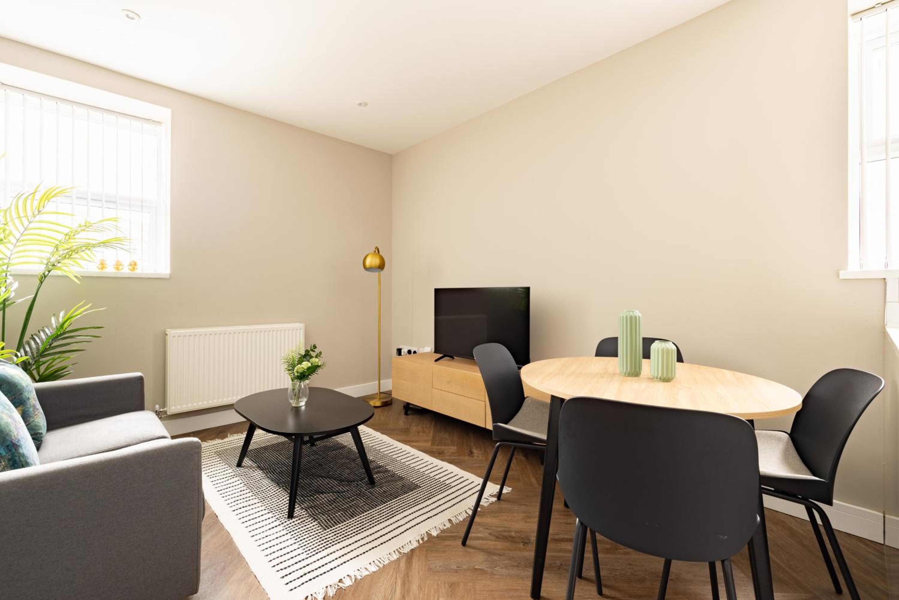 One Bedroom Apartment - Photo 8