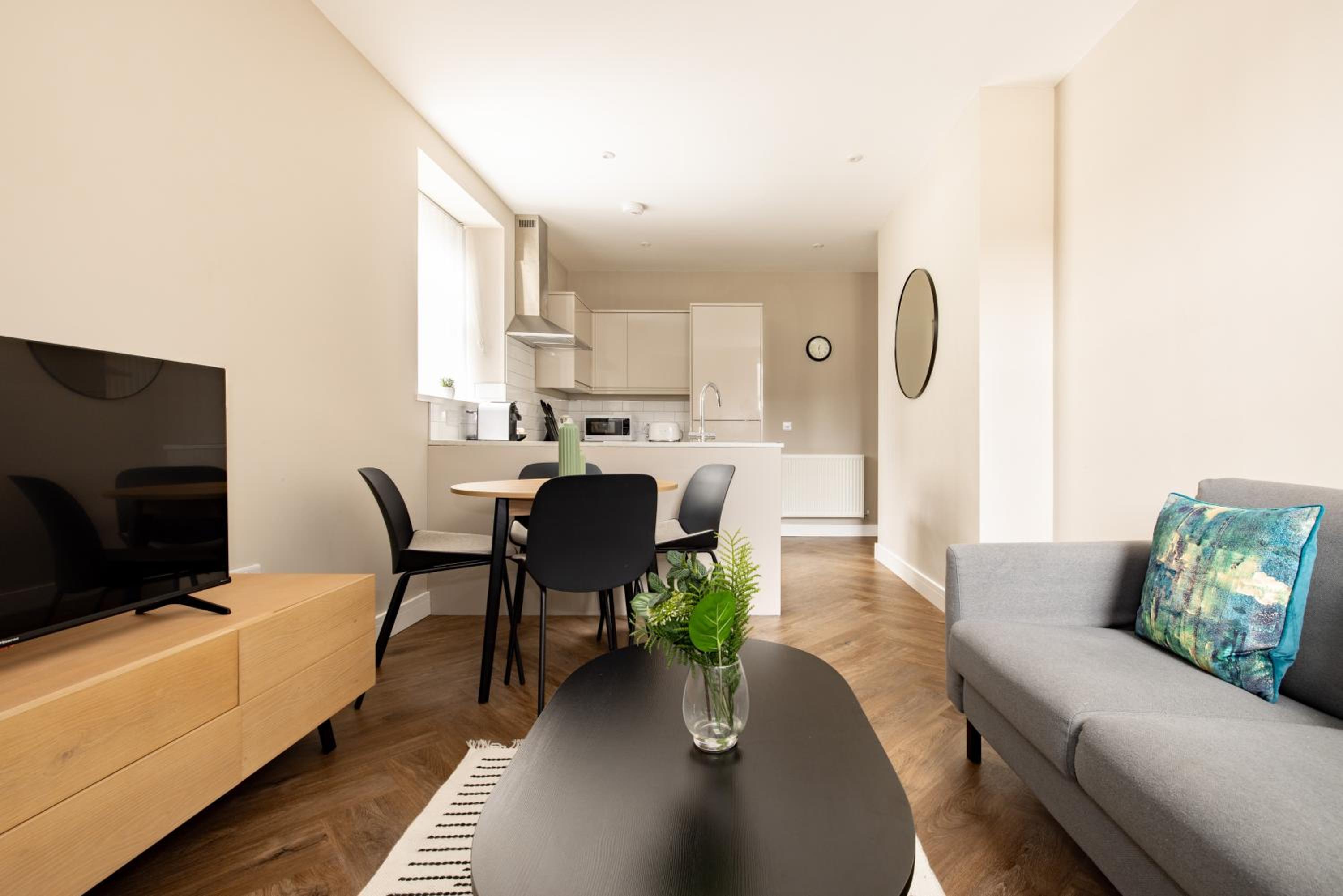 One Bedroom Apartment - Photo 5