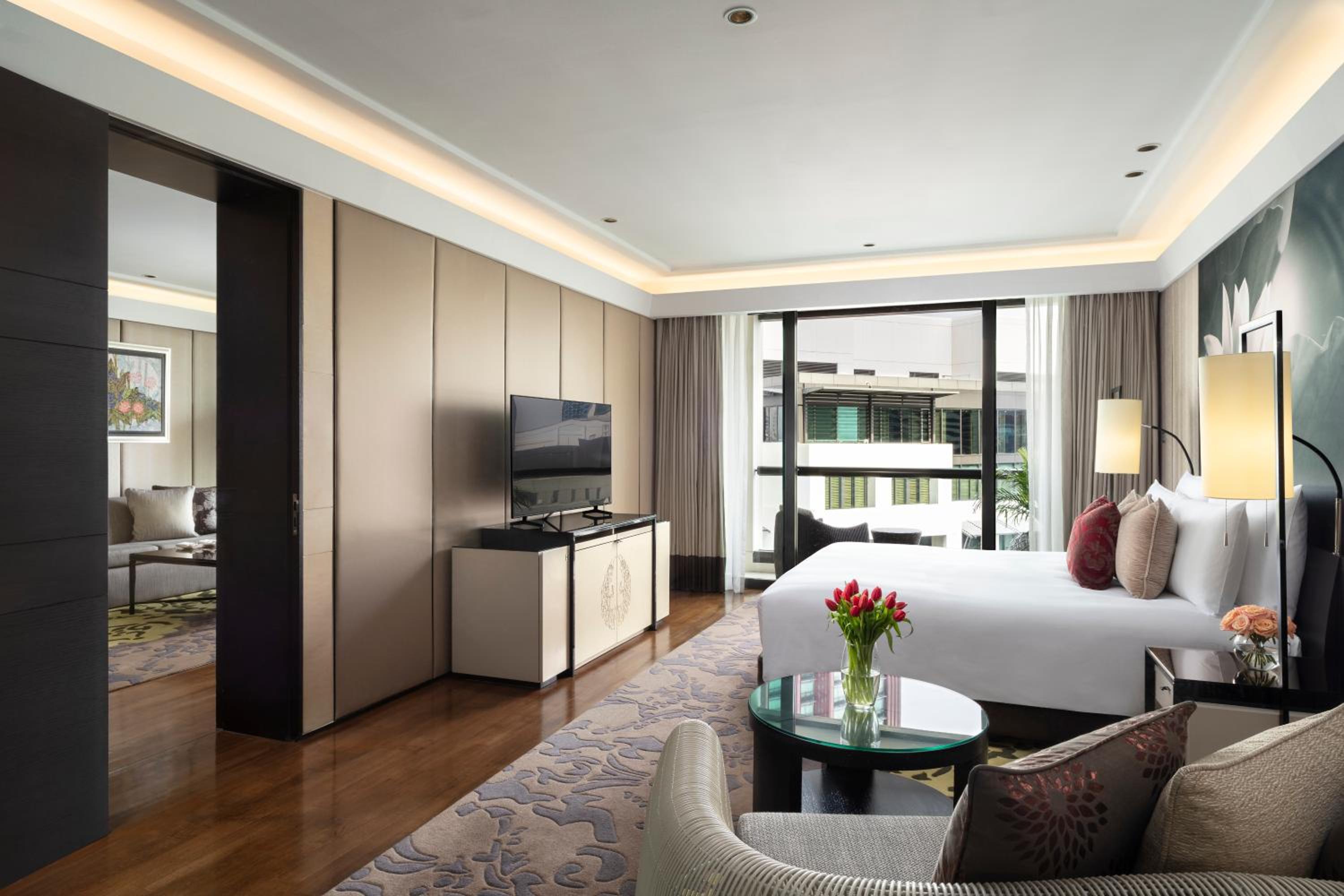 Executive Suite with Lounge Access (Non Smoking)