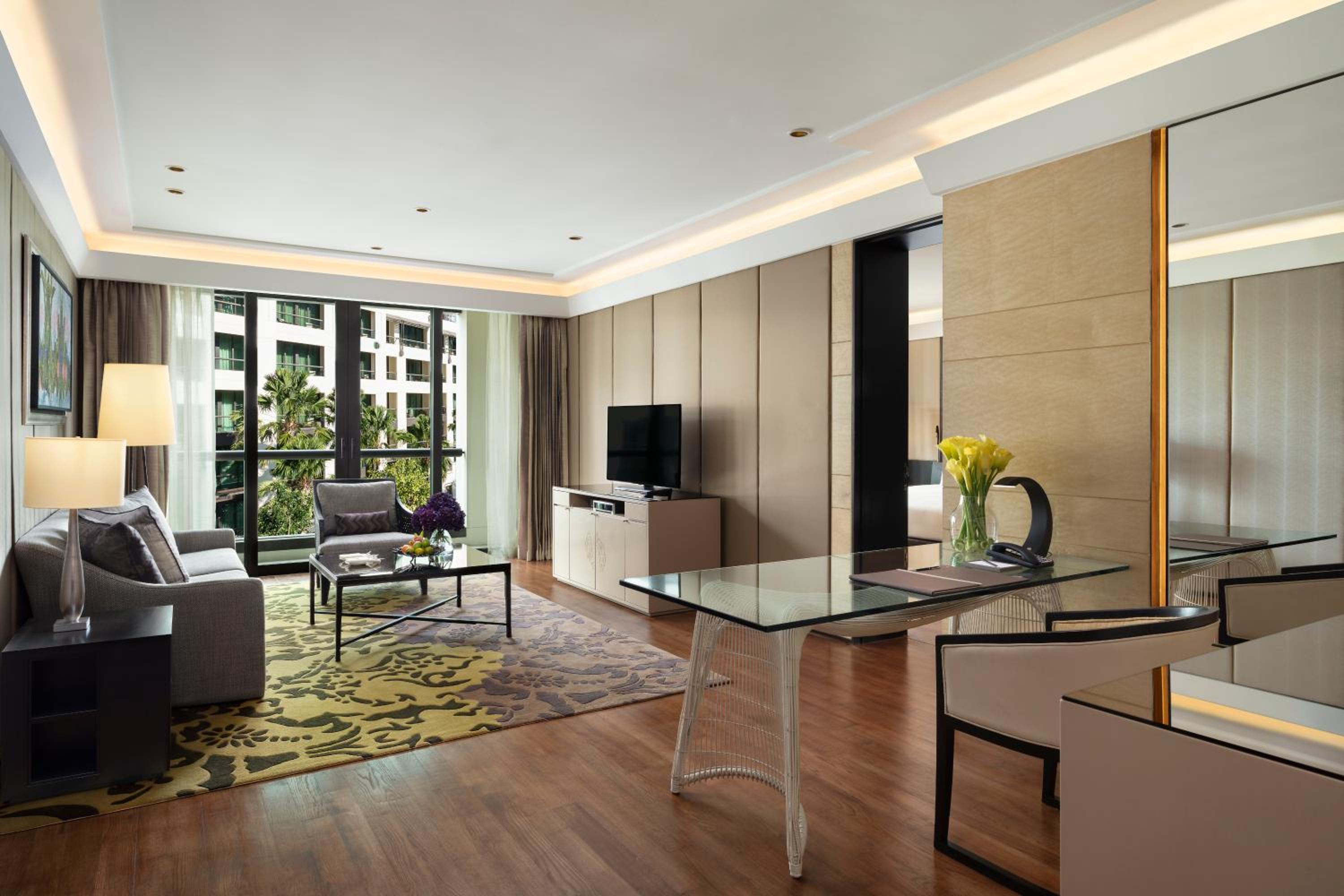 Executive Suite with Lounge Access (Non Smoking)