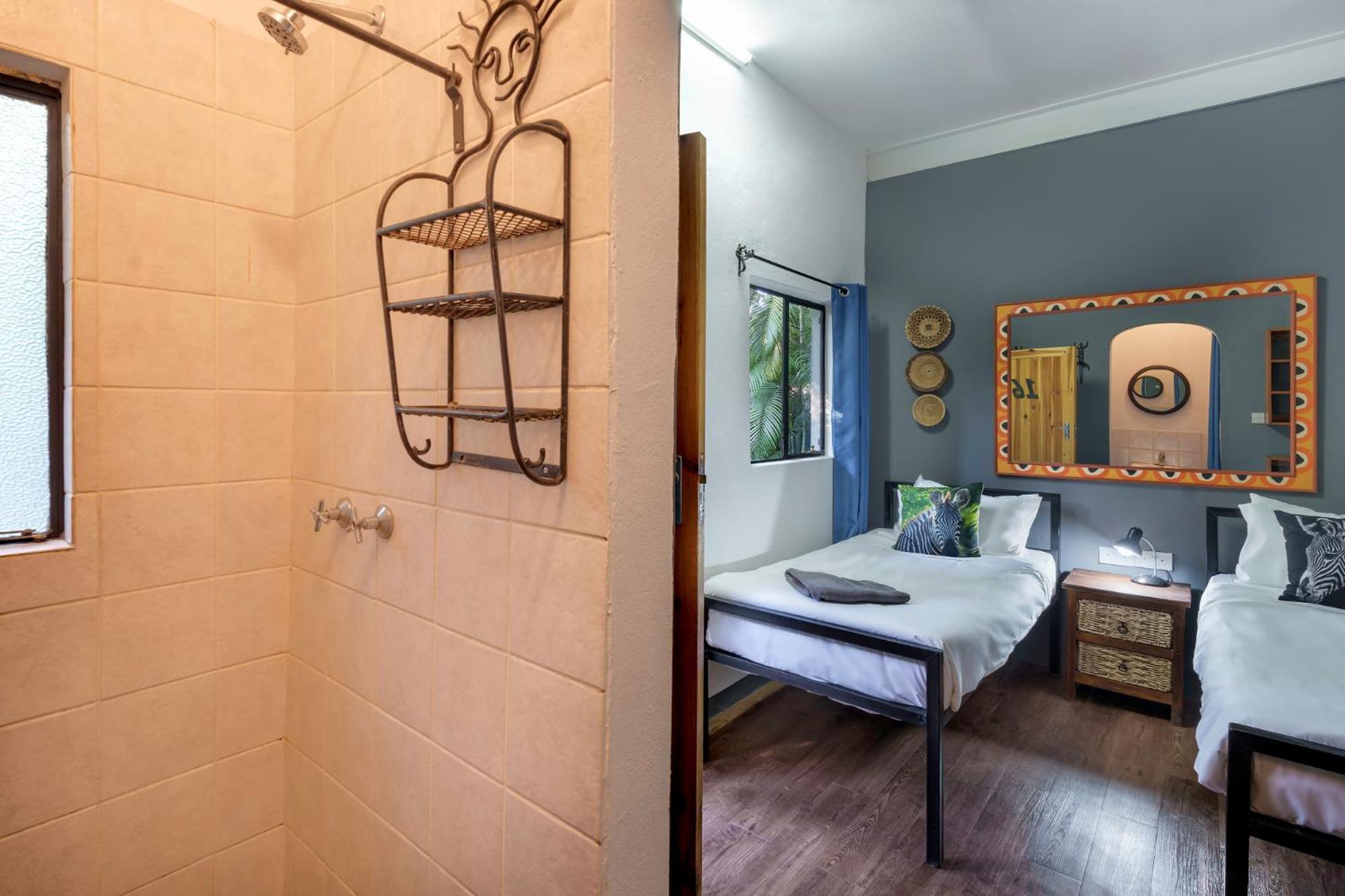Twin Room with Bathroom photo 2