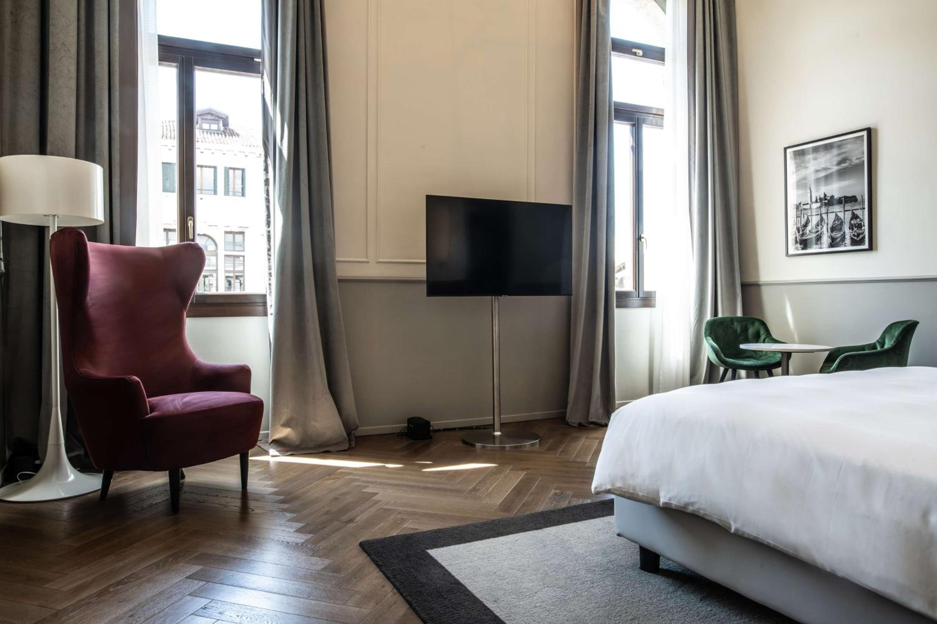 Junior Suite with Canal View photo 3