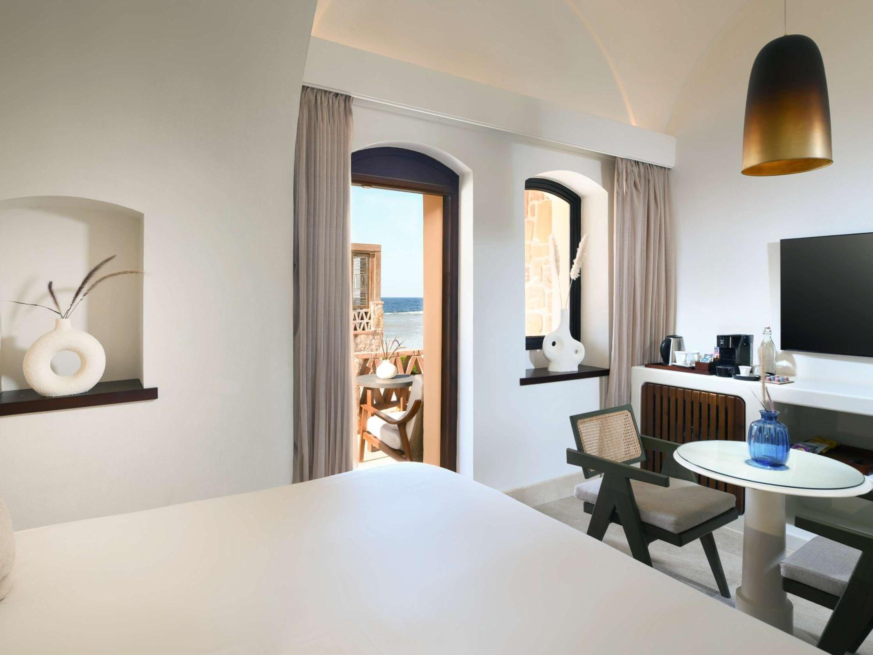 Premium Queen Room with Partial Sea View