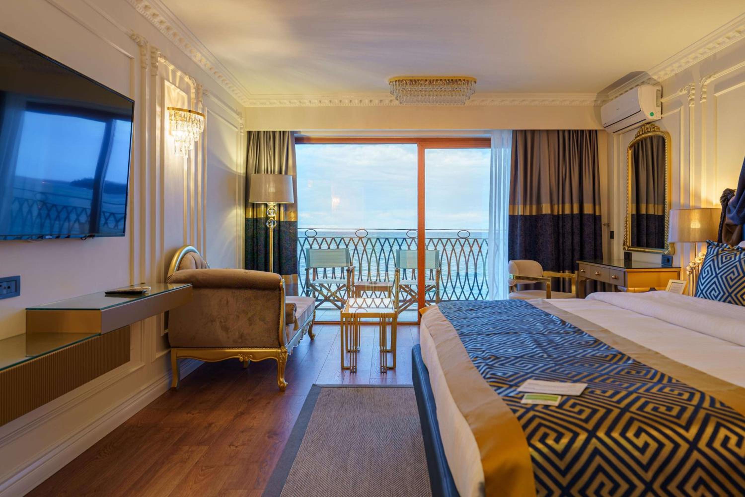 Superior King Room with Sea View photo 1