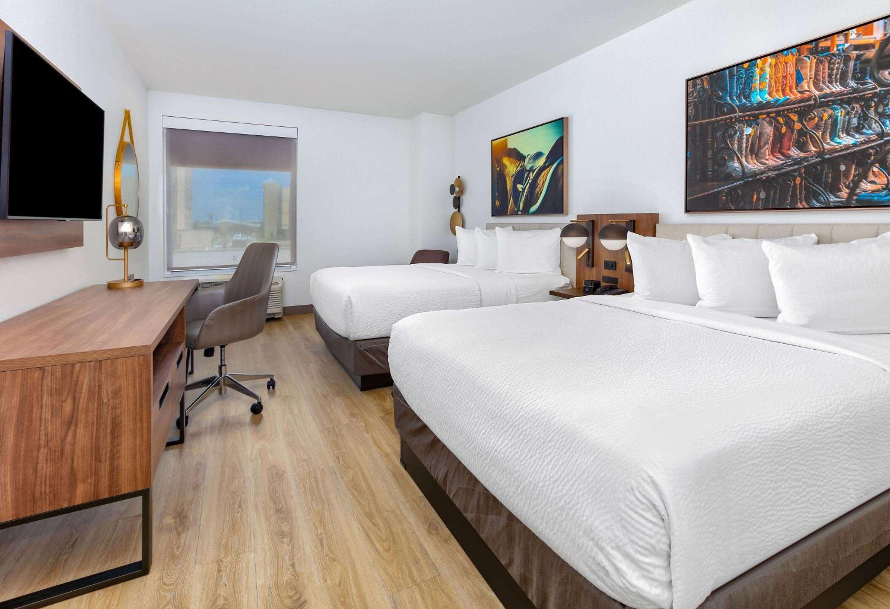 Queen Room with Two Queen Beds - Non-Smoking photo 1
