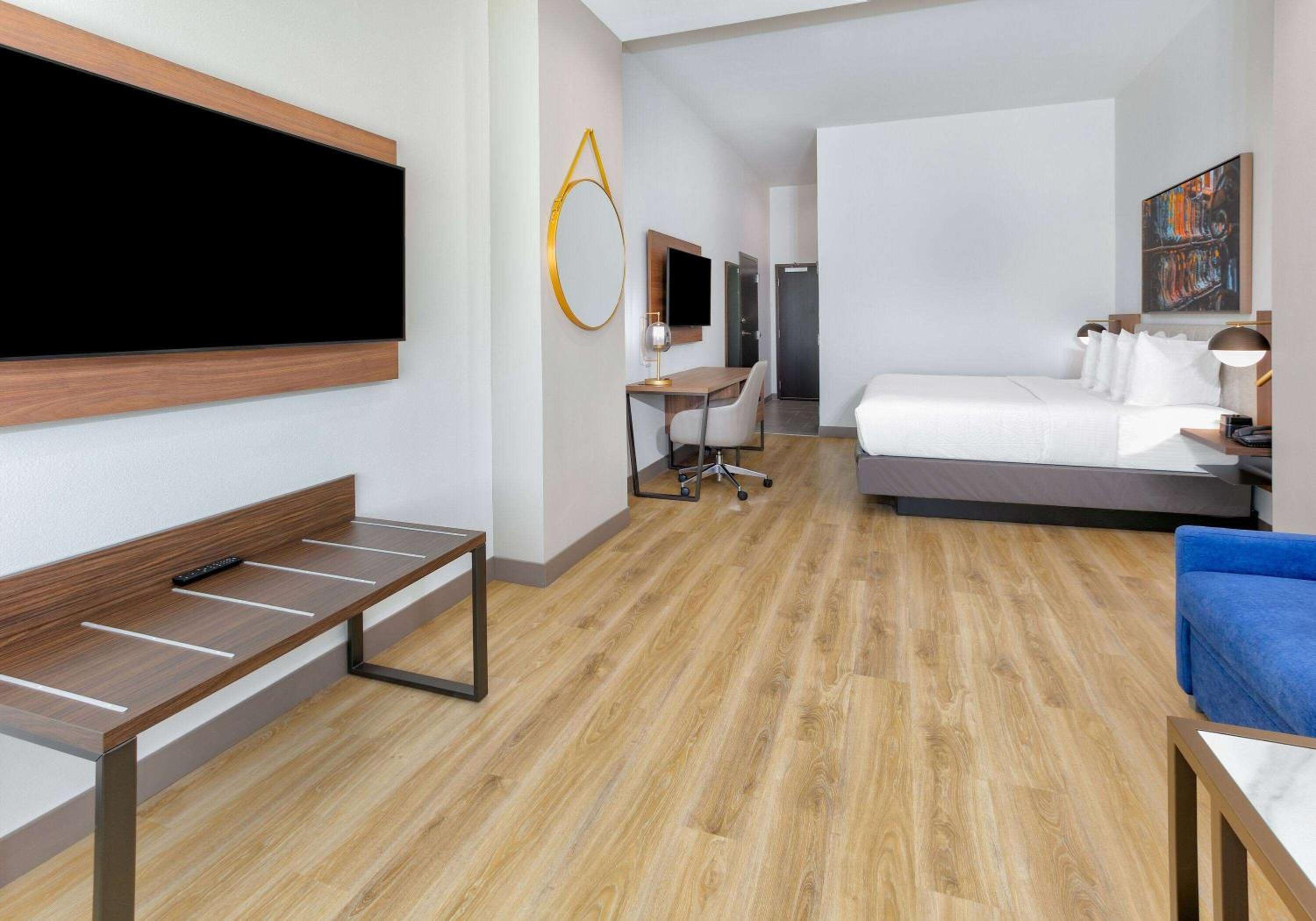 Executive King Room with Mobility/Hearing Impaired Access - Non-Smoking photo 2