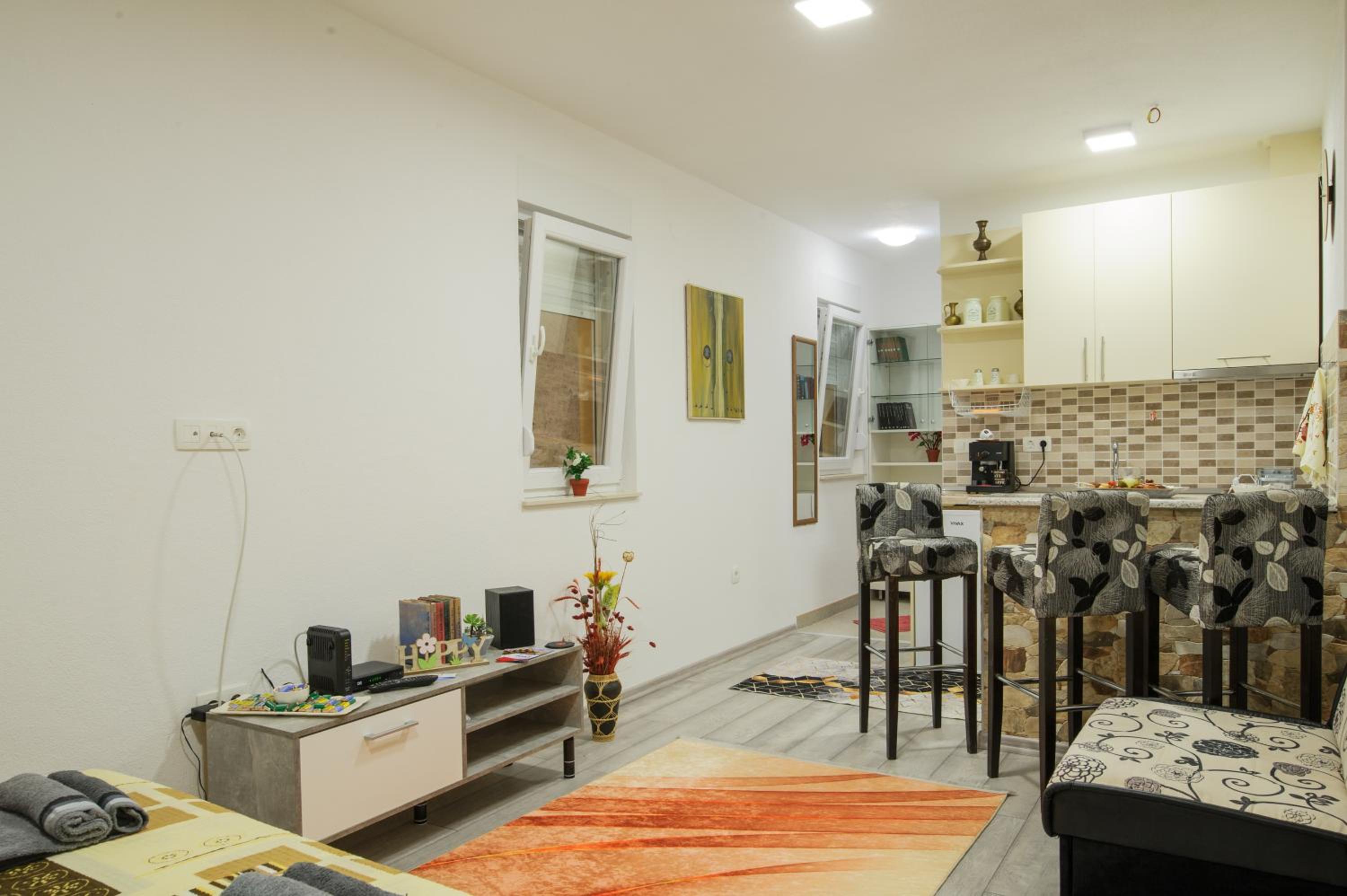 One-Bedroom Apartment photo 1