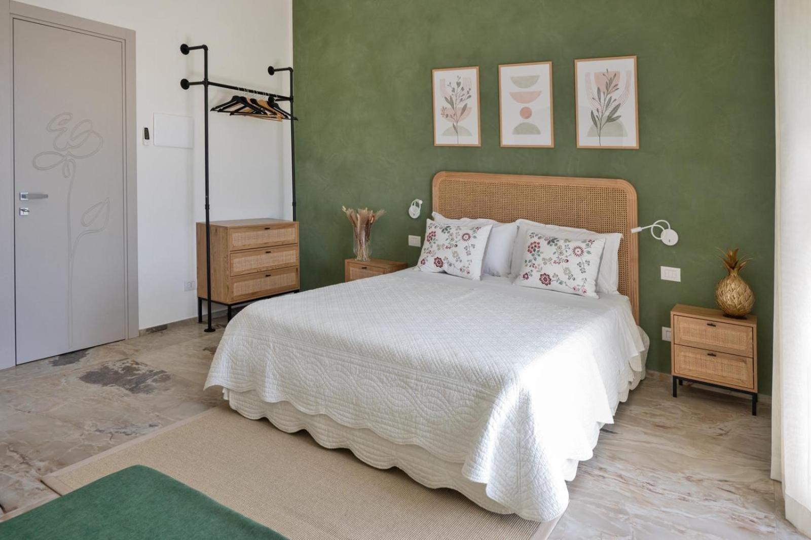 Large Double Room photo 1