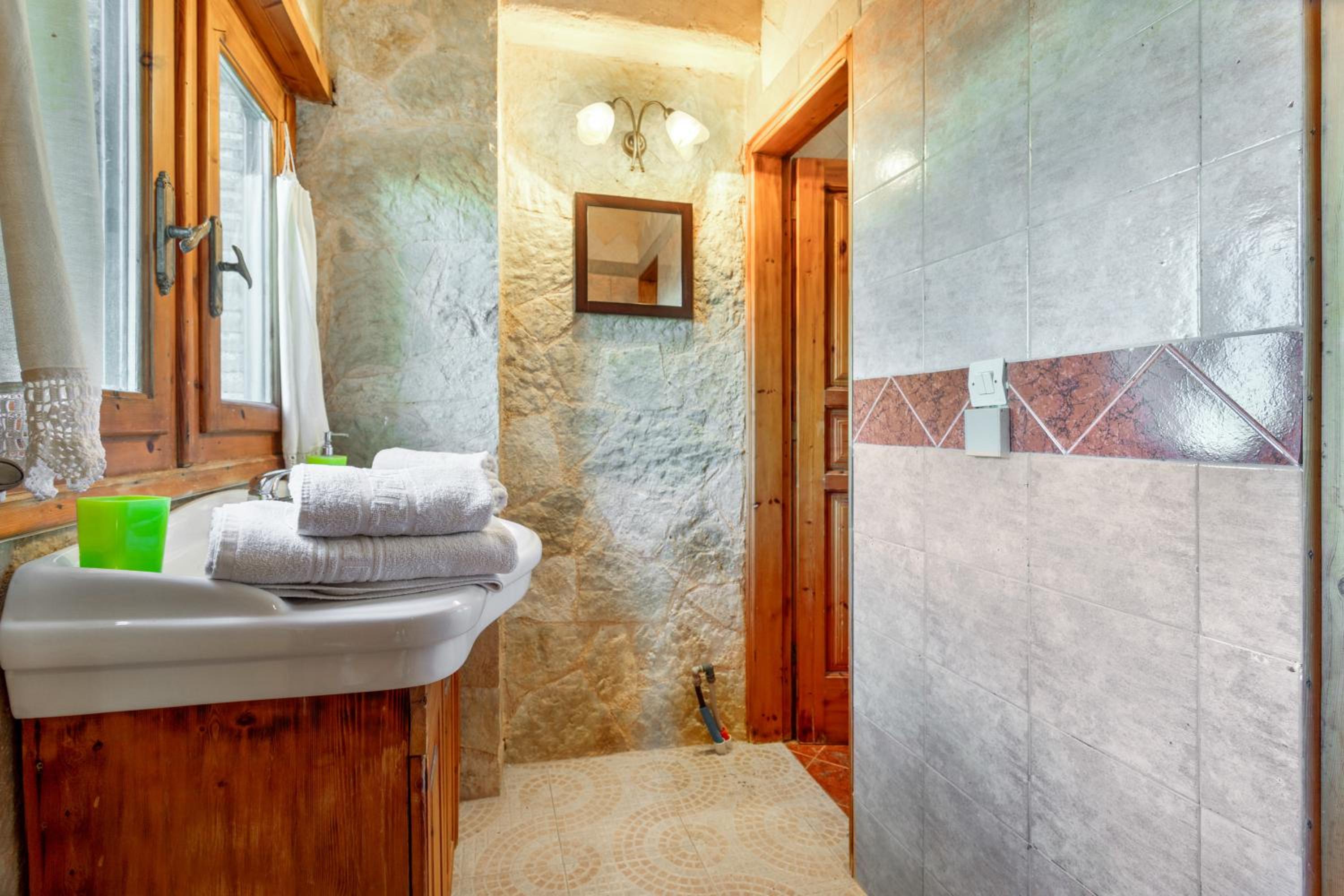 Superior One-Bedroom Apartment With Balcony photo 3