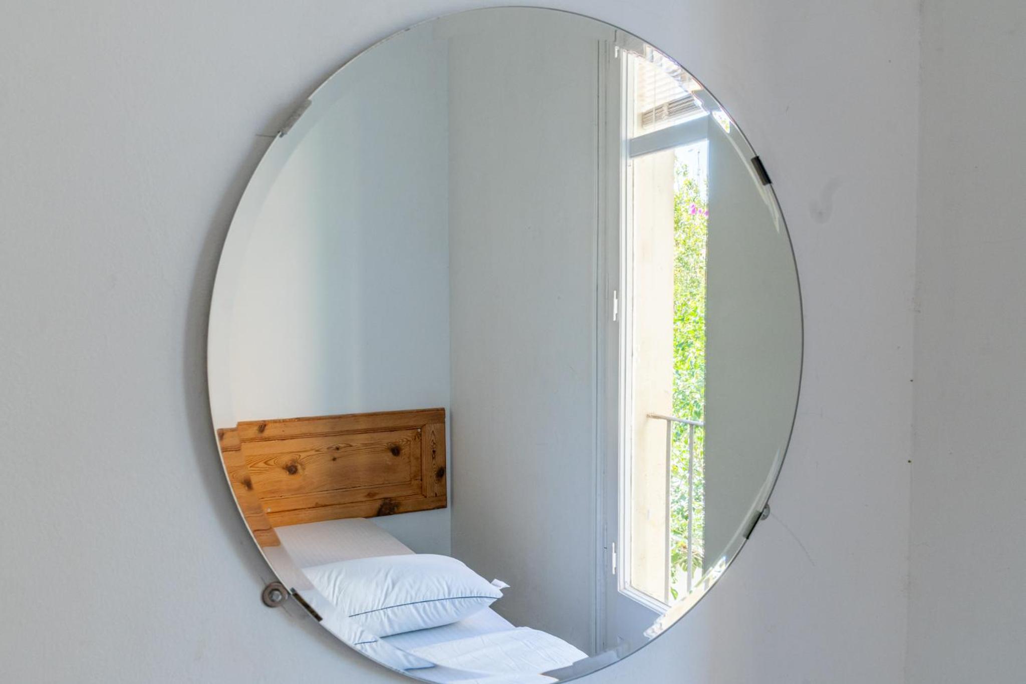 Single Room with Shared Bathroom photo 2