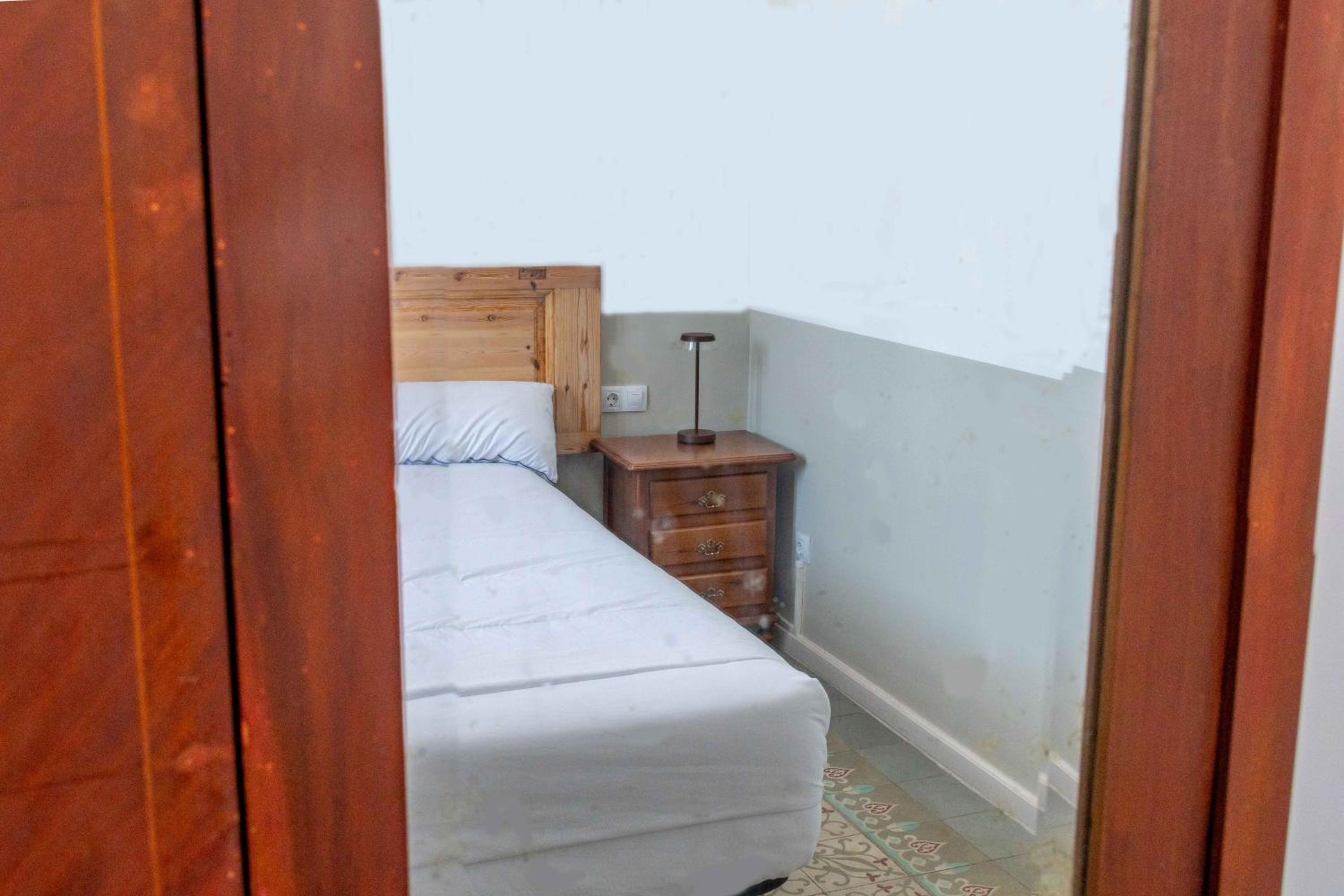Twin Room with Private Bathroom photo 2