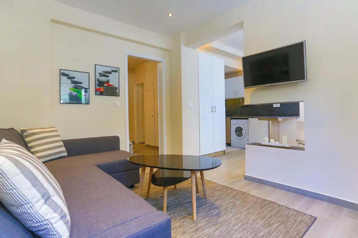 Deluxe One-Bedroom Apartment