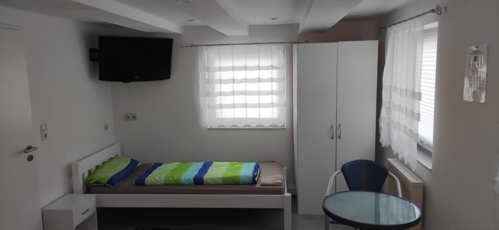Triple Room With Shared Bathroom photo 2