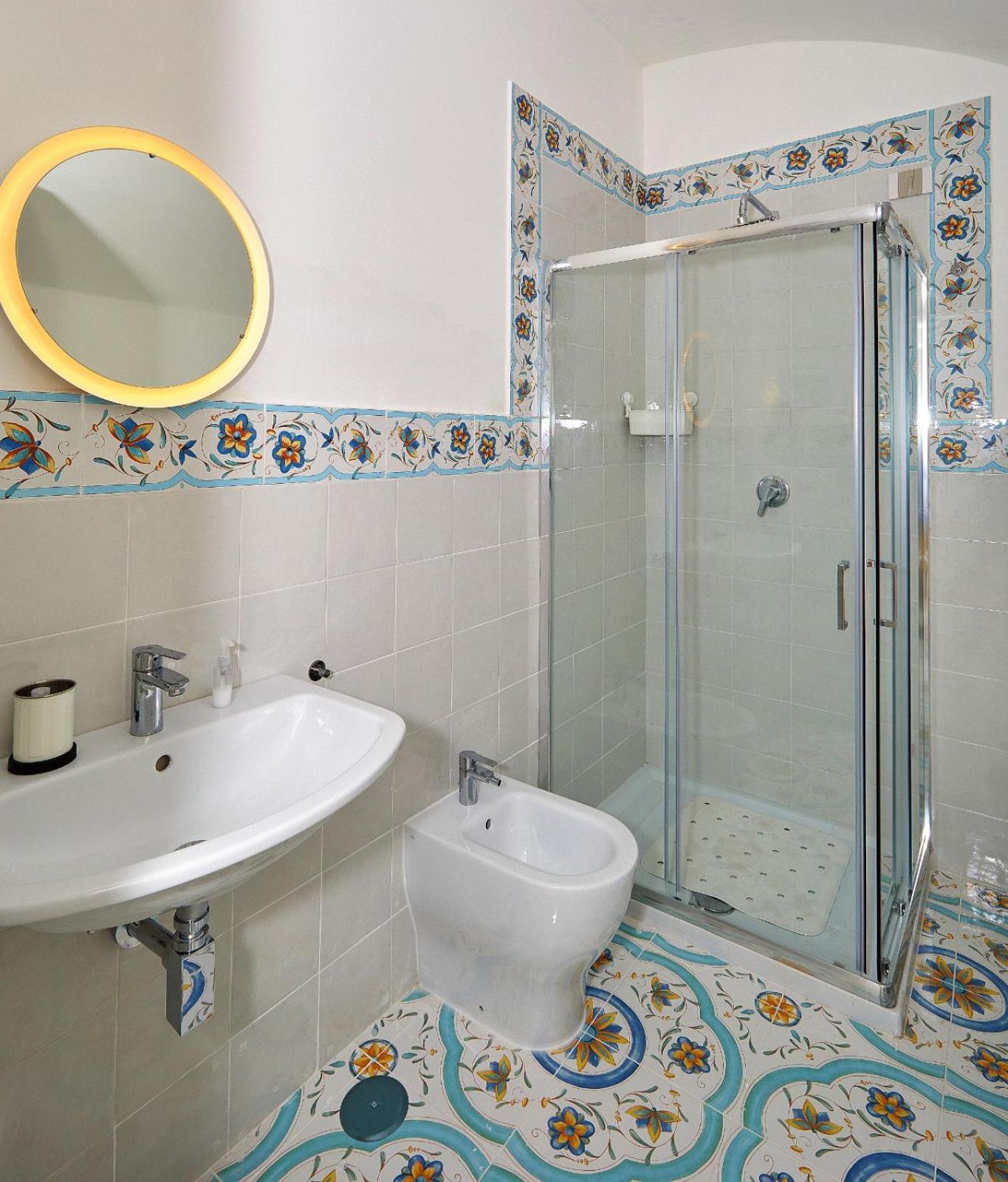 Deluxe Double Room with Sea View - Photo 5
