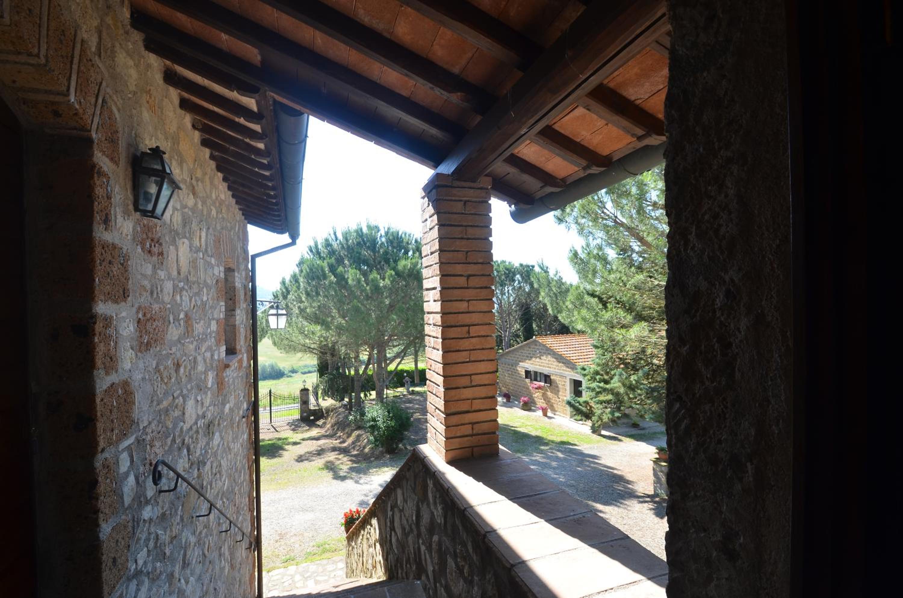 Deluxe One-Bedroom Apartment with Garden View photo 2
