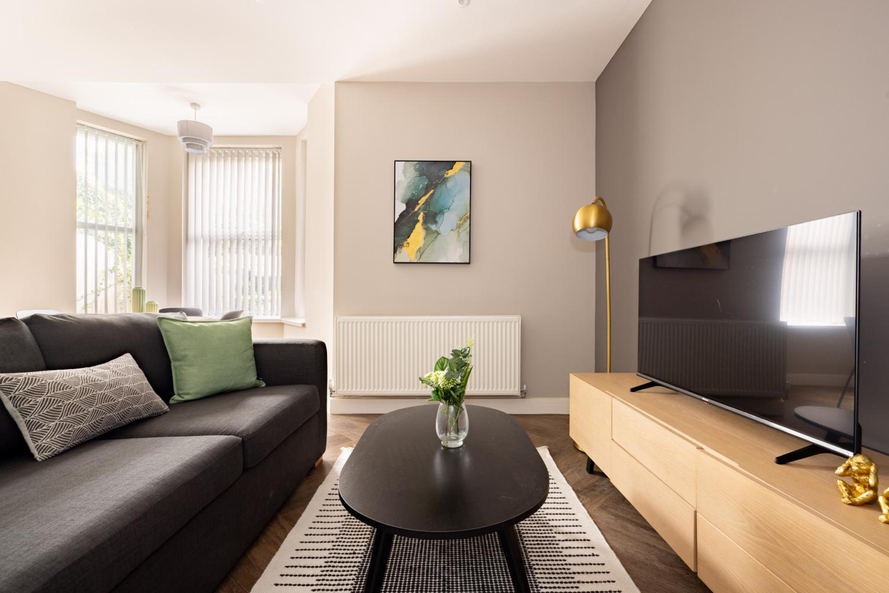 Superior One Bedroom Apartment - Photo 6
