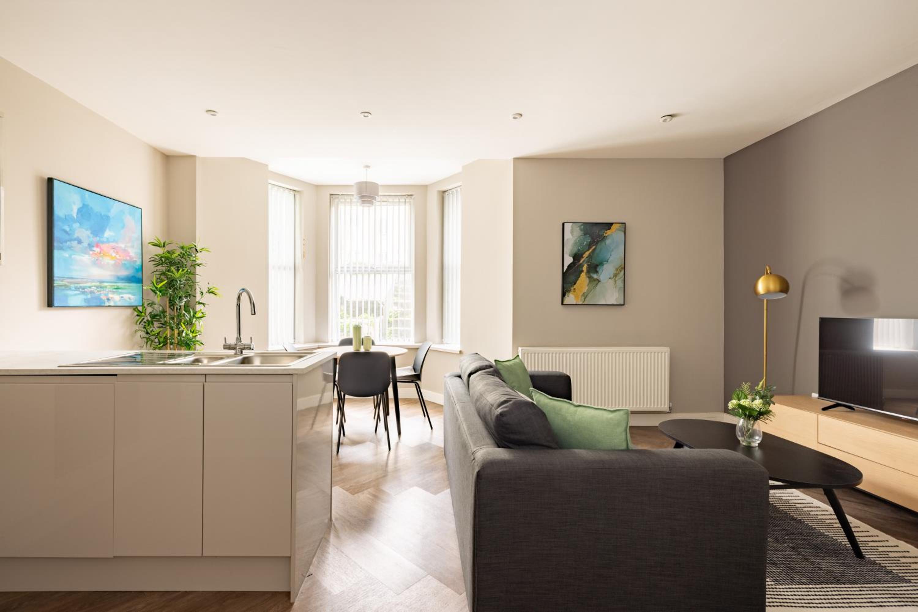 Superior One Bedroom Apartment - Photo 16