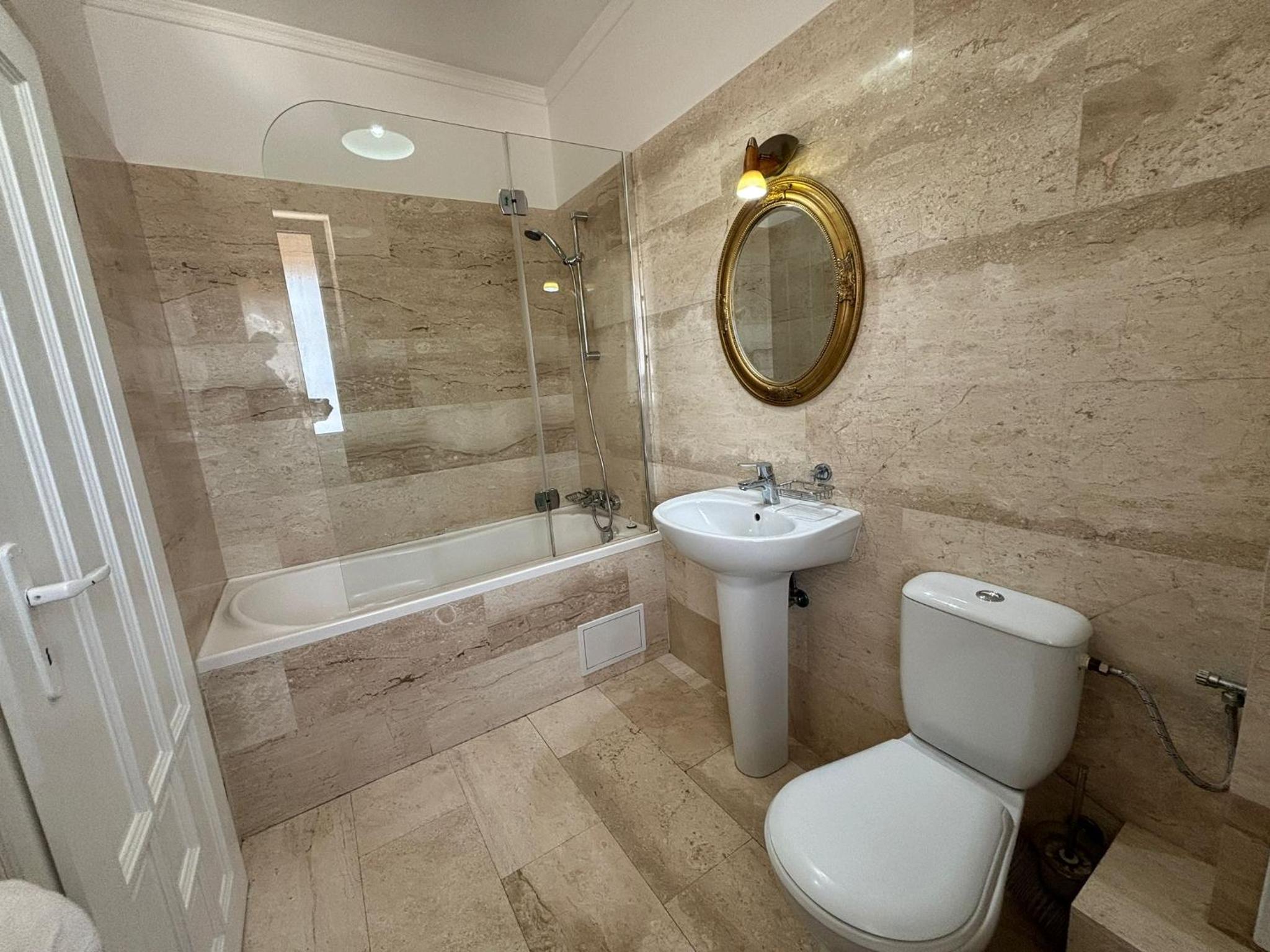 Deluxe Suite photo 3
