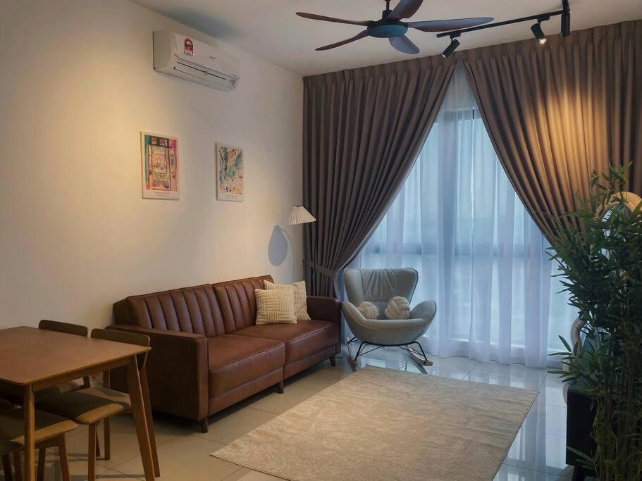Three-Bedroom Apartment photo 1