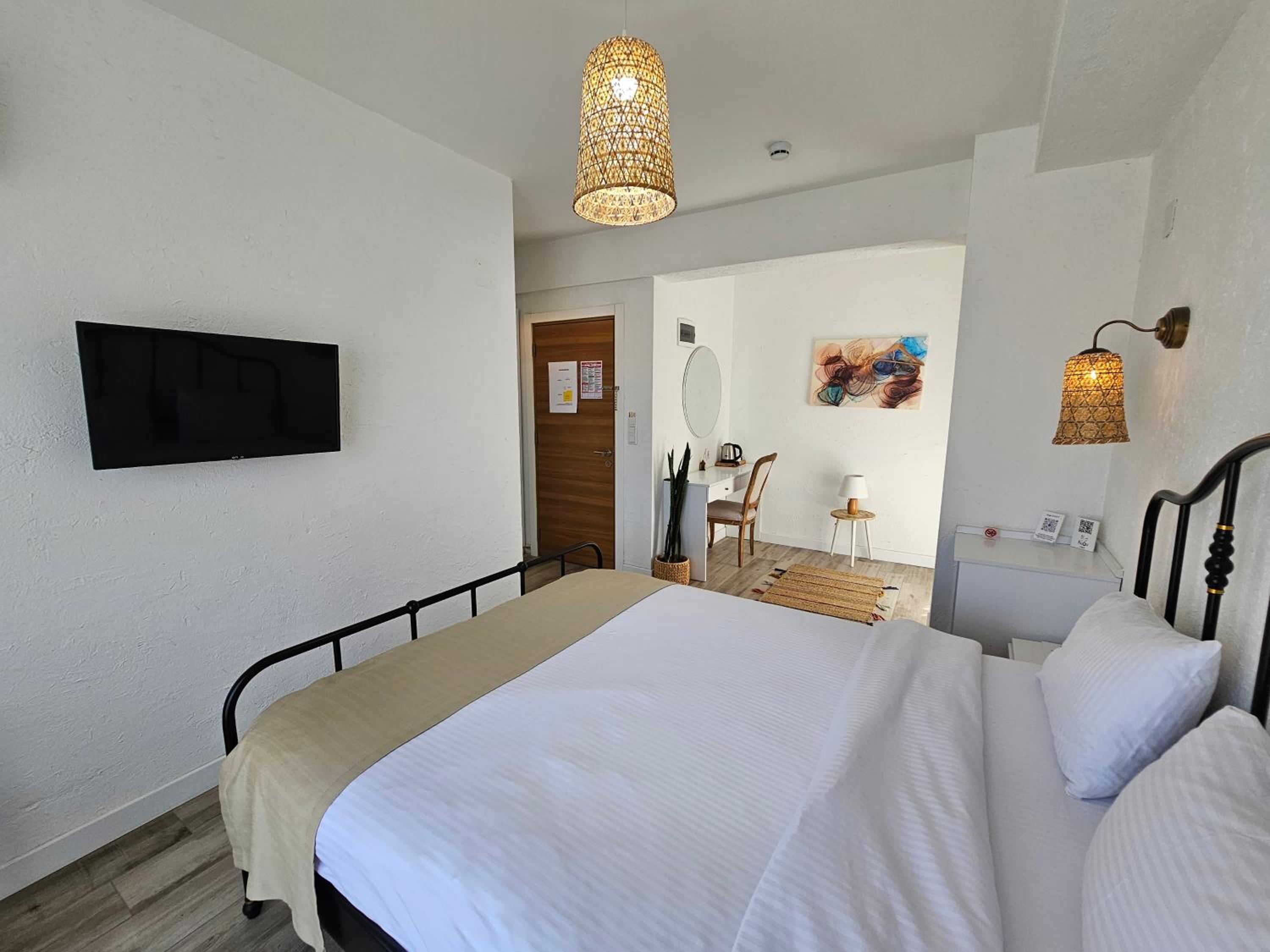 Double Room with Garden View - Photo 7