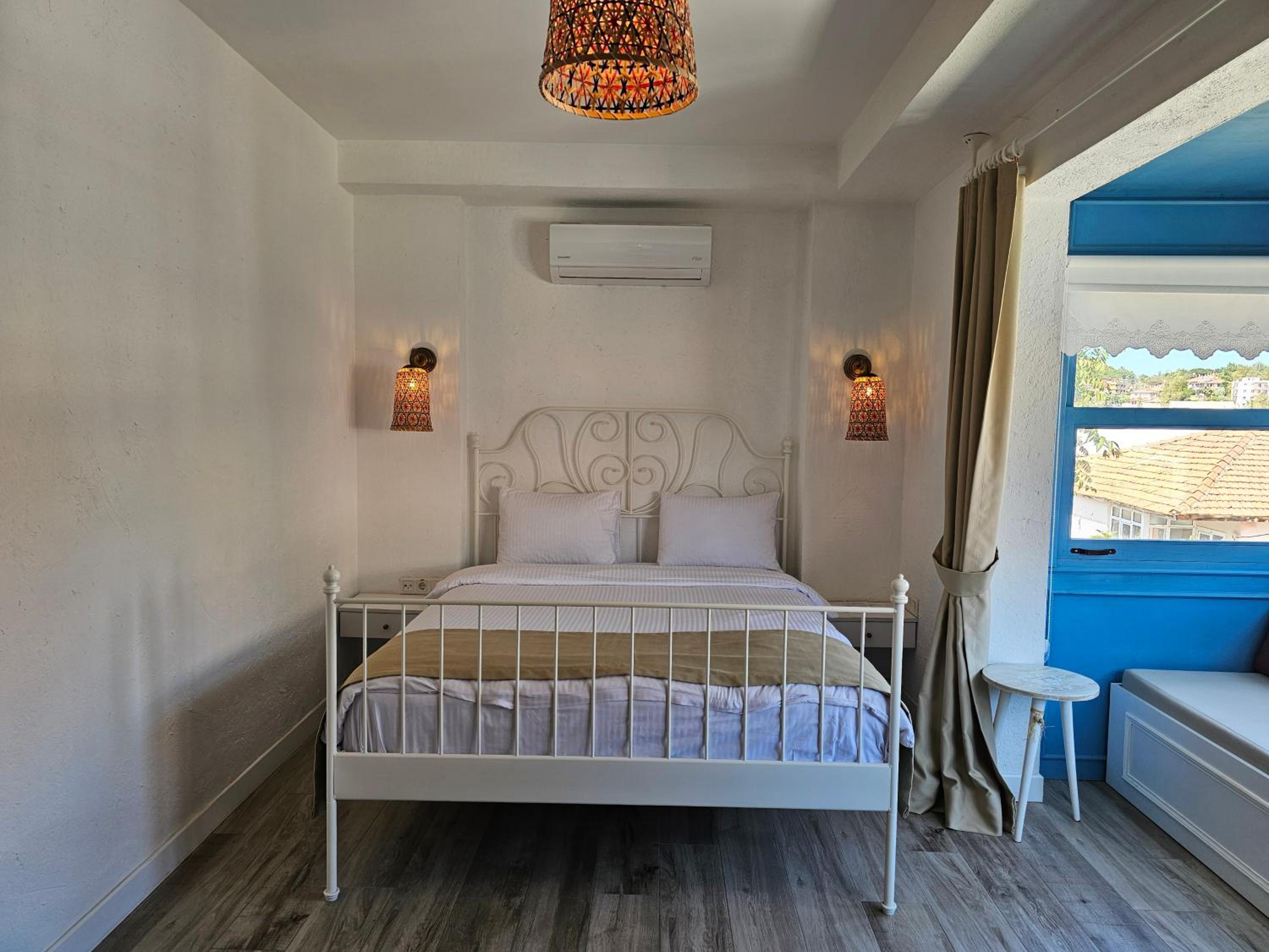 Deluxe Double Room with Extra Bed